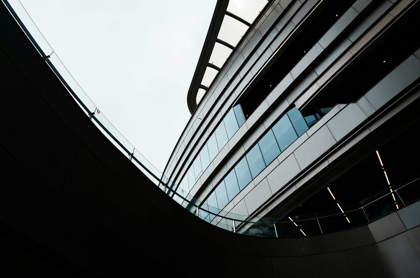 Foto oleh Declan Sun di Unsplash