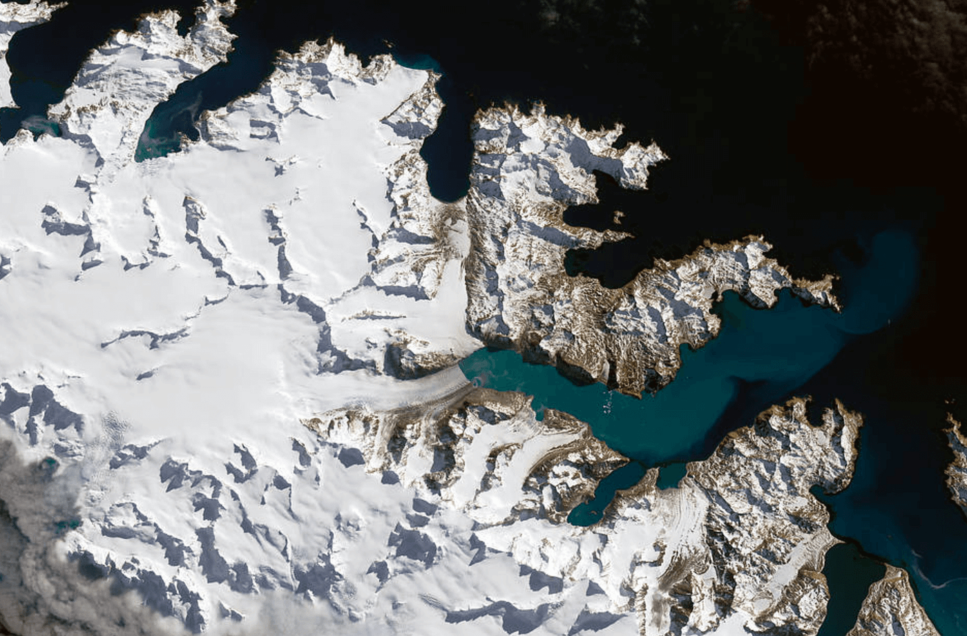 ESA - Sentinel-1 and AI uncover glacier crevasses