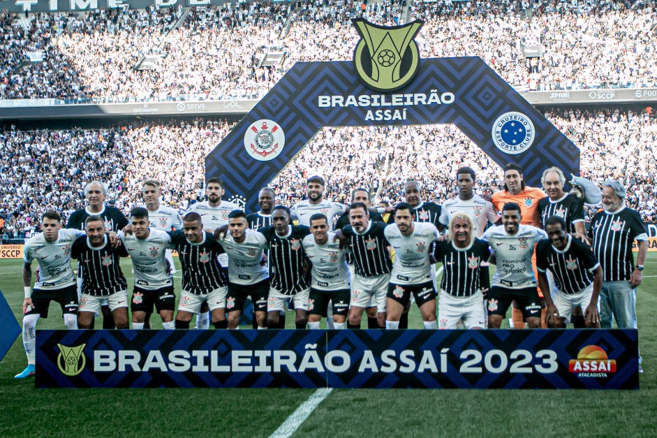 Corinthians vence o Cruzeiro nos acréscimos no primeiro jogo das