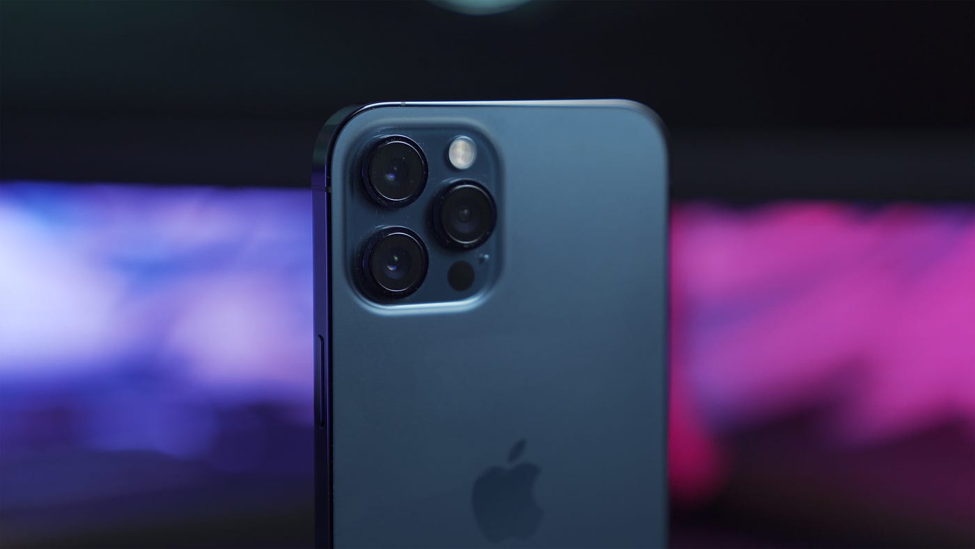 The Fastest Way to Share “Gigabyte-Sized Files” Between your iPhone and  MacBook | by Nikhil Vemu | Mac O'Clock | Medium