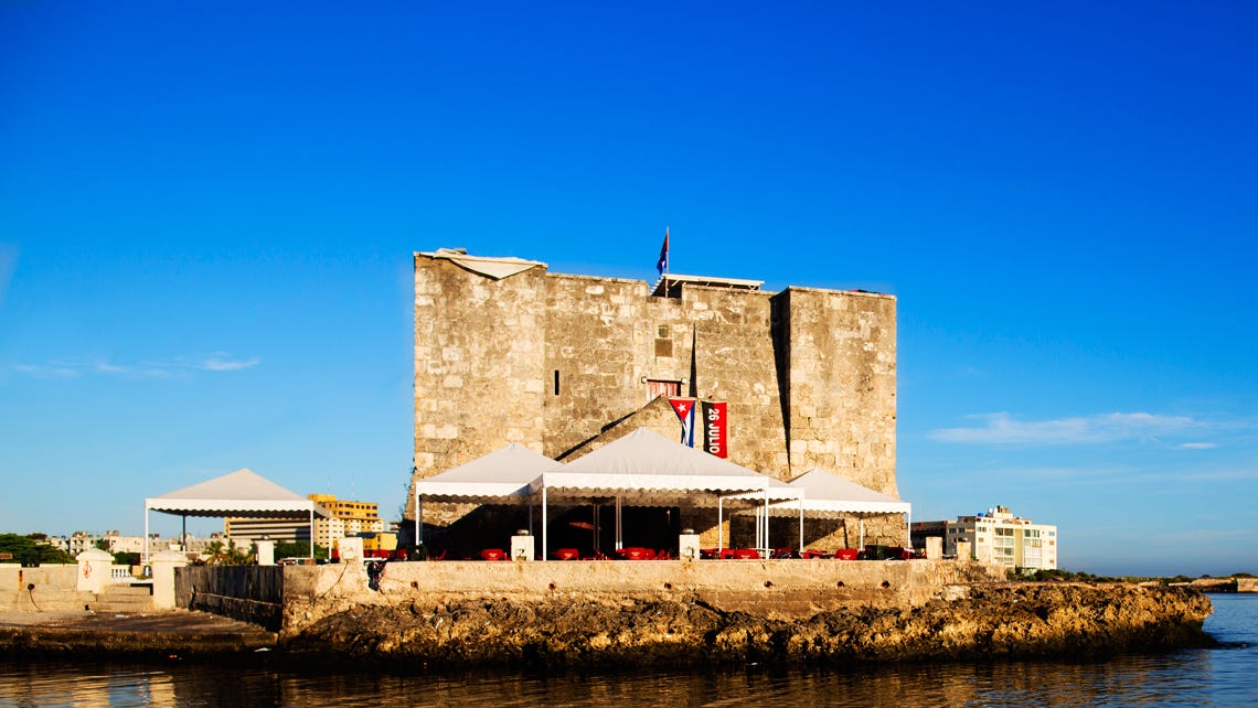 Castles del Morro and La Cabaña in Havana - TheCubanHouses