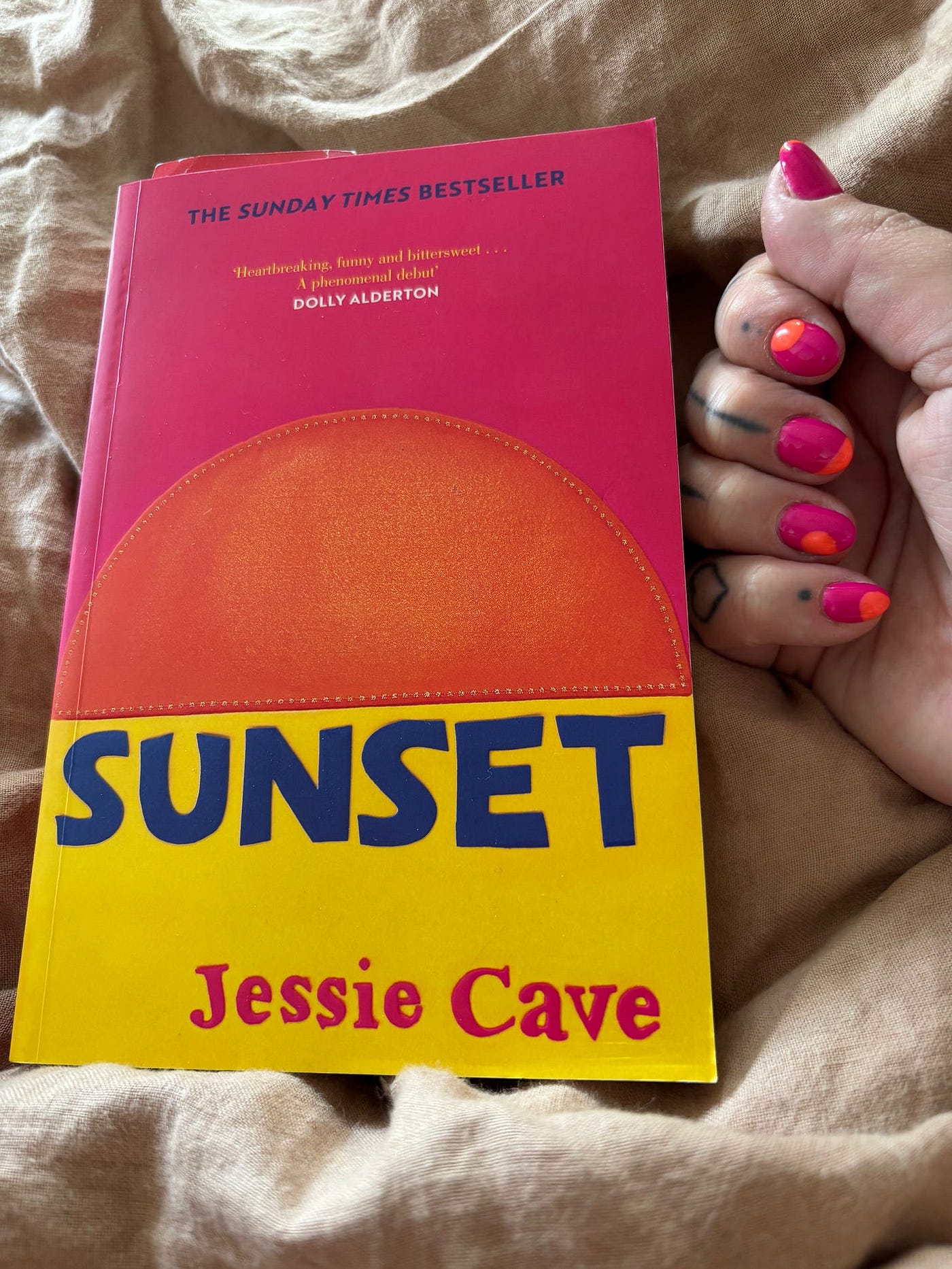 When your nails match your current read