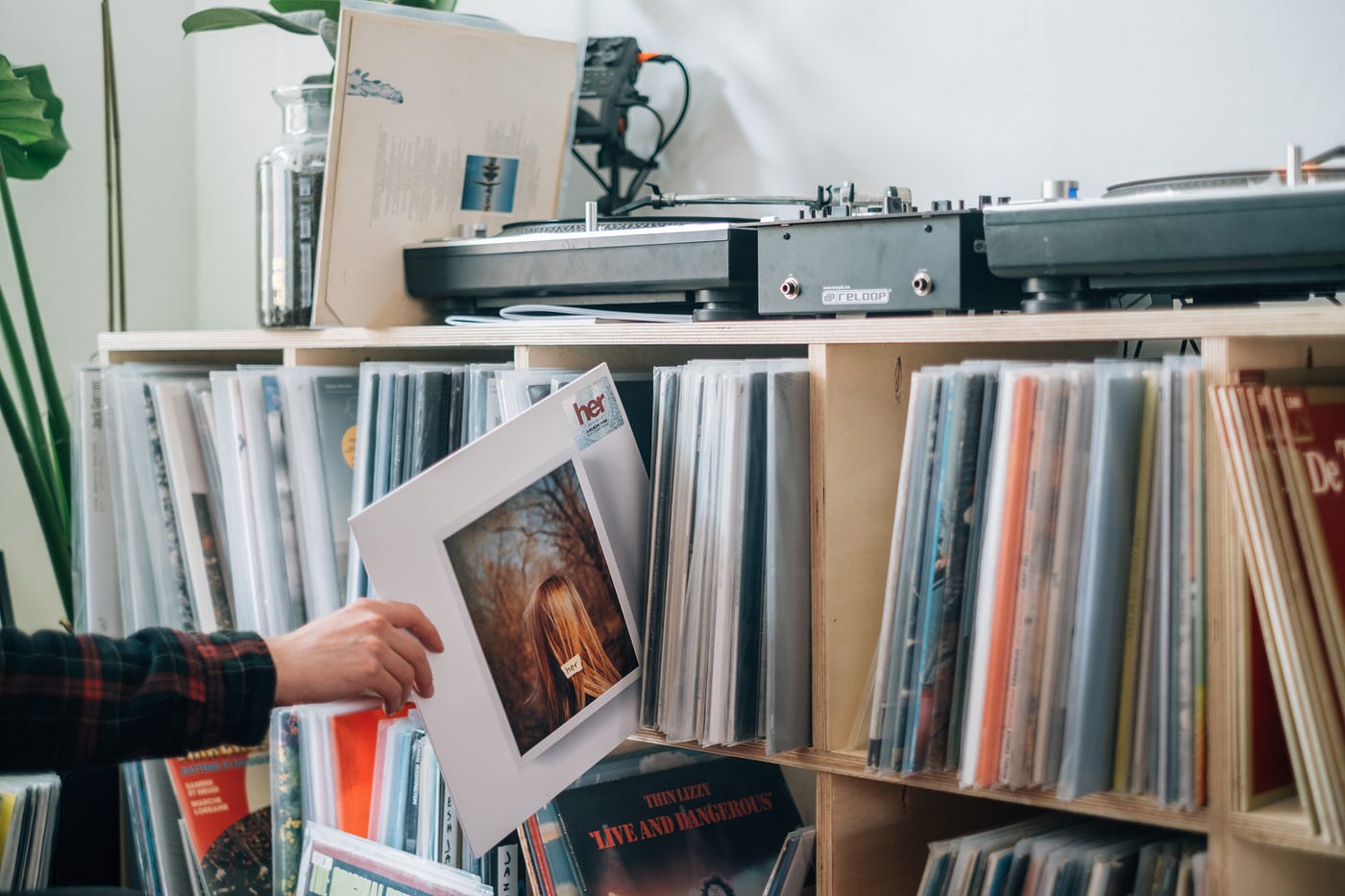 How to organize your record library | by KollektivX | Medium