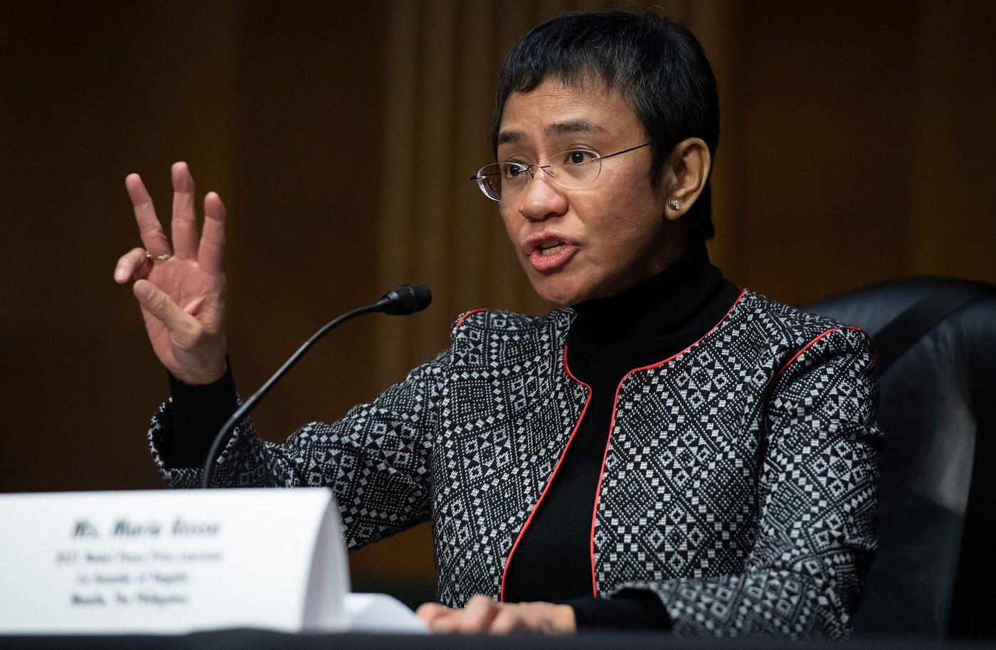 Stuart Russell e Maria Ressa: o clone digital e suas implicações