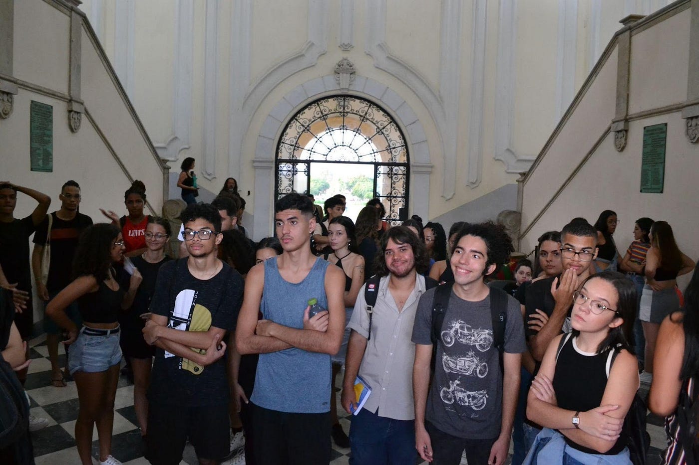 Calouros são recebidos no Pavilhão Central da UFRRJ. Imagem: Augusto Ribeiro
