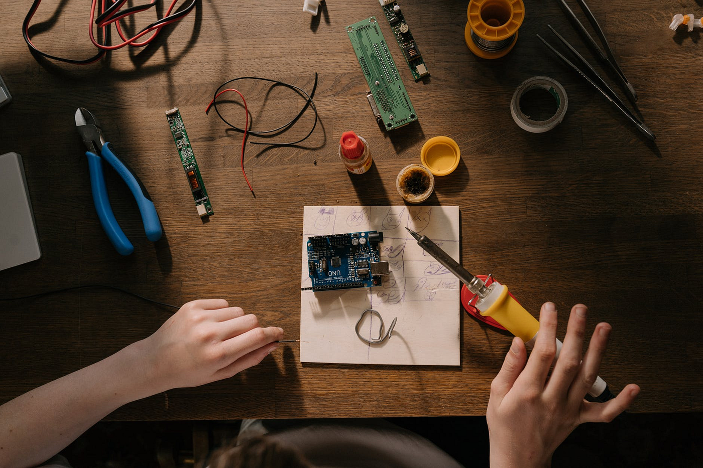 7 Irreplaceable Electronics Kits For Kids (And Adults) in 2023