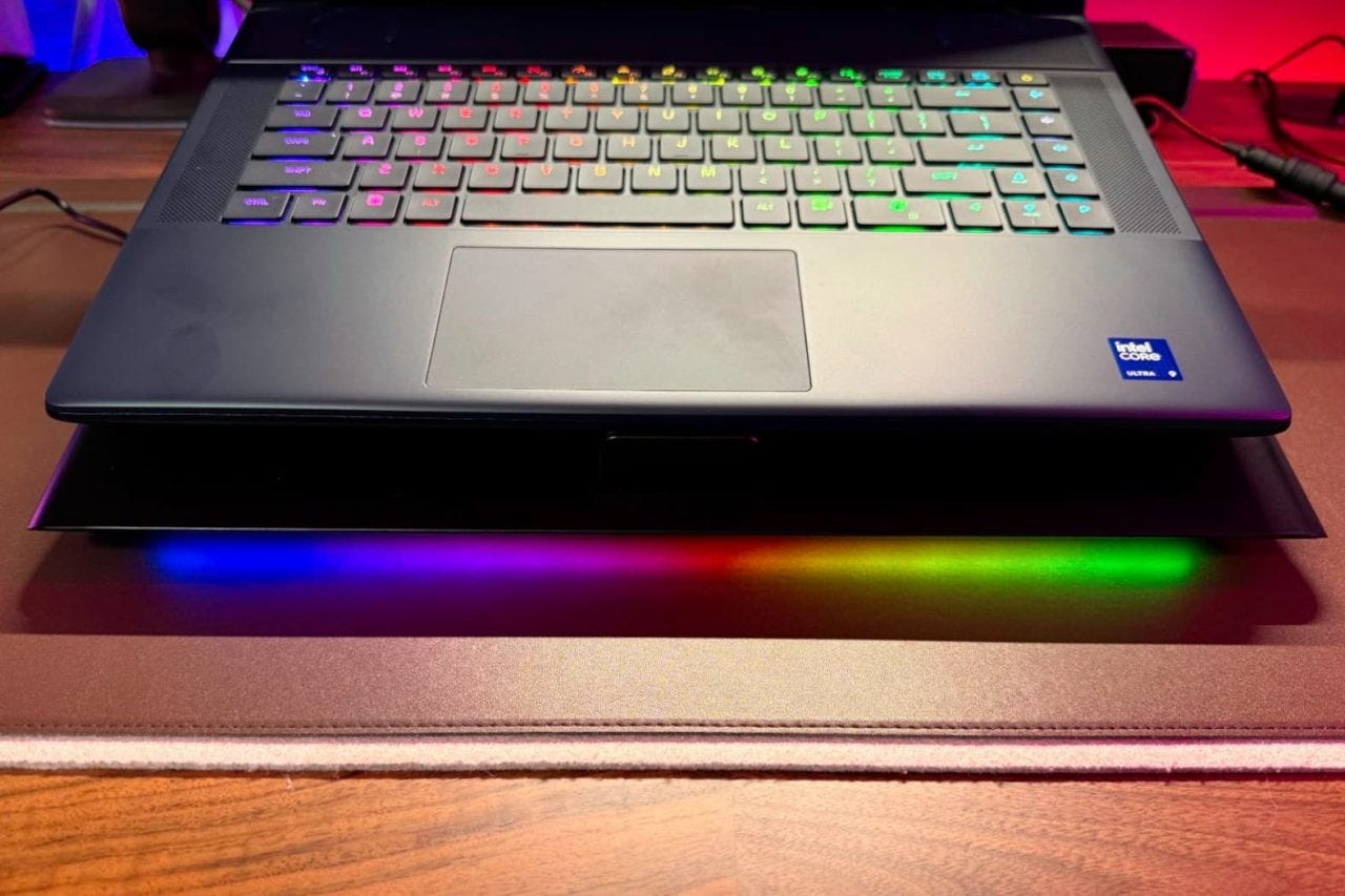 Razer Laptop Cooling Pad REVIEW Rapid Thermal Recovery for High
