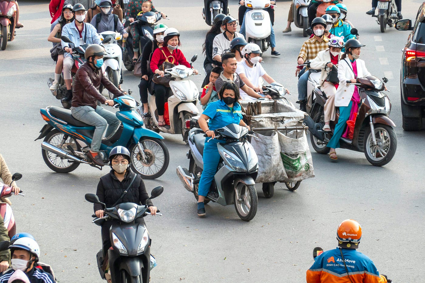 Source: https://unsplash.com/photos/a-group-of-people-riding-motorcycles-down-a-street-ToreMukKf9U