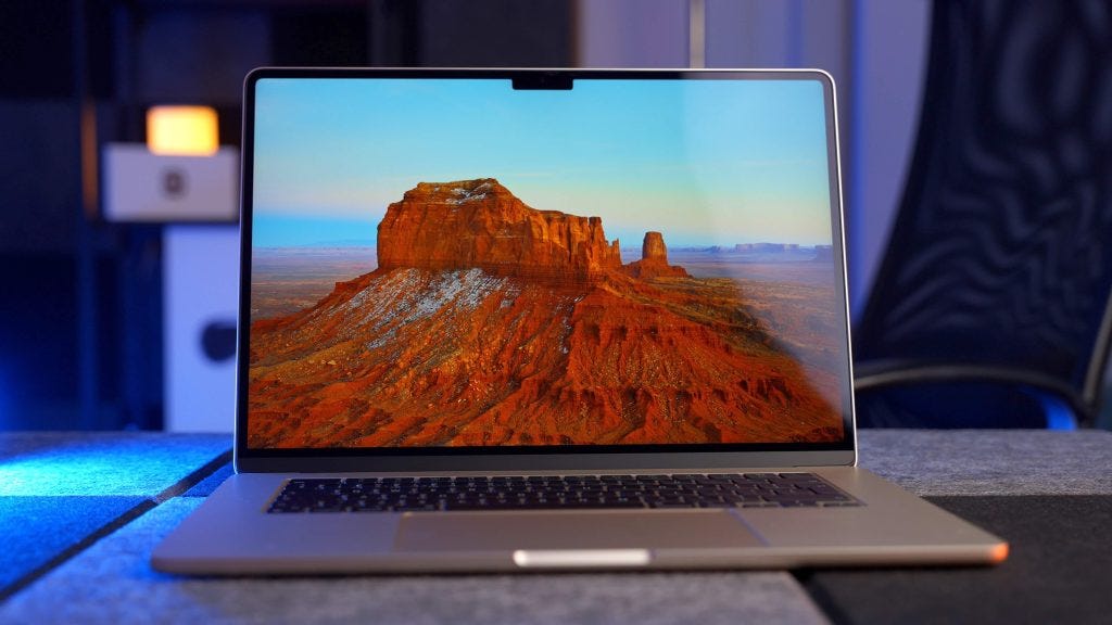 Macbook Air M2 15インチ 15-Inch MacBook Air M2 Review — One Year Later! | by Mark