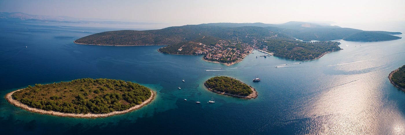 Solta Island, Maslinica - Shipwreck snorkeling - Yacht4Day