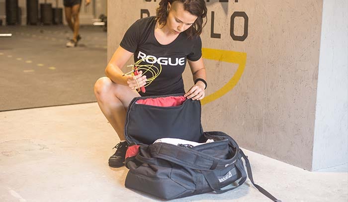 Qué llevo en mi MOCHILA de CROSSFIT / GYM (material necesario para crossfit)  