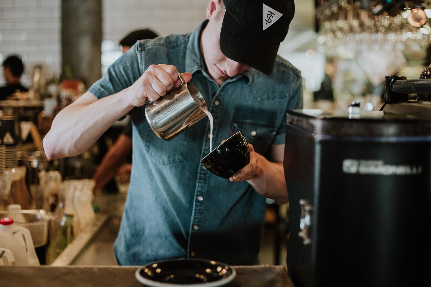 Recomendaciones para baristas que están comenzando en las barras. | by  Diego Baetcker | Jun, 2023 | Medium