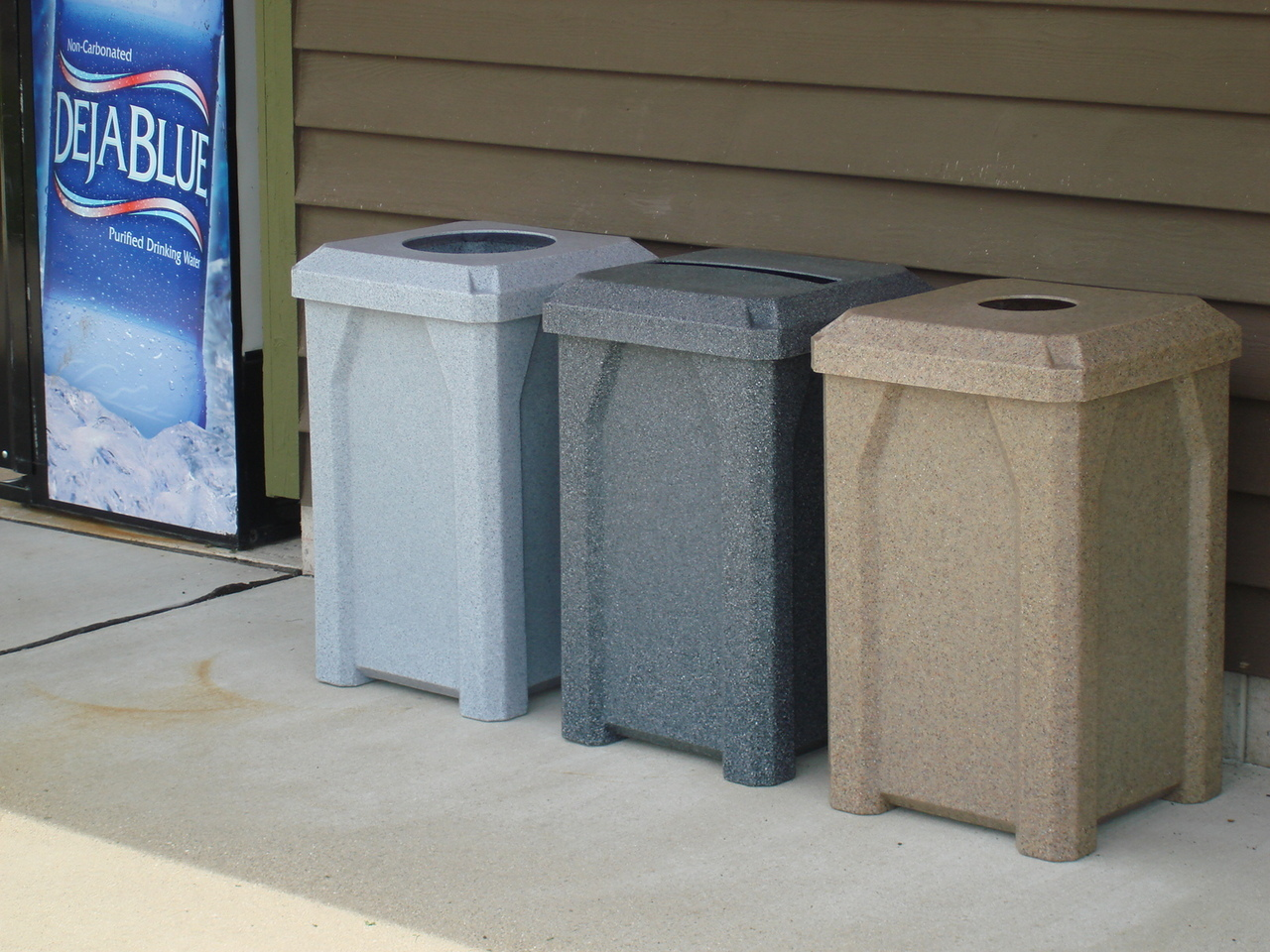 How Do I Find the Right Outdoor Garbage Can? - Trash Cans Unlimited