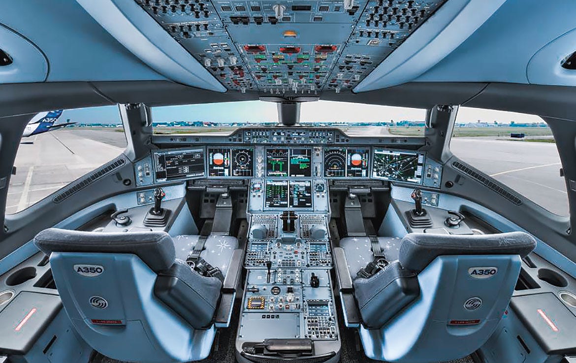 Airbus lms. боинг 737-300 кабина пилотов. Airbus a350 кабина пилотов. Airbus a400m кабина. аэробус а350 кабина.