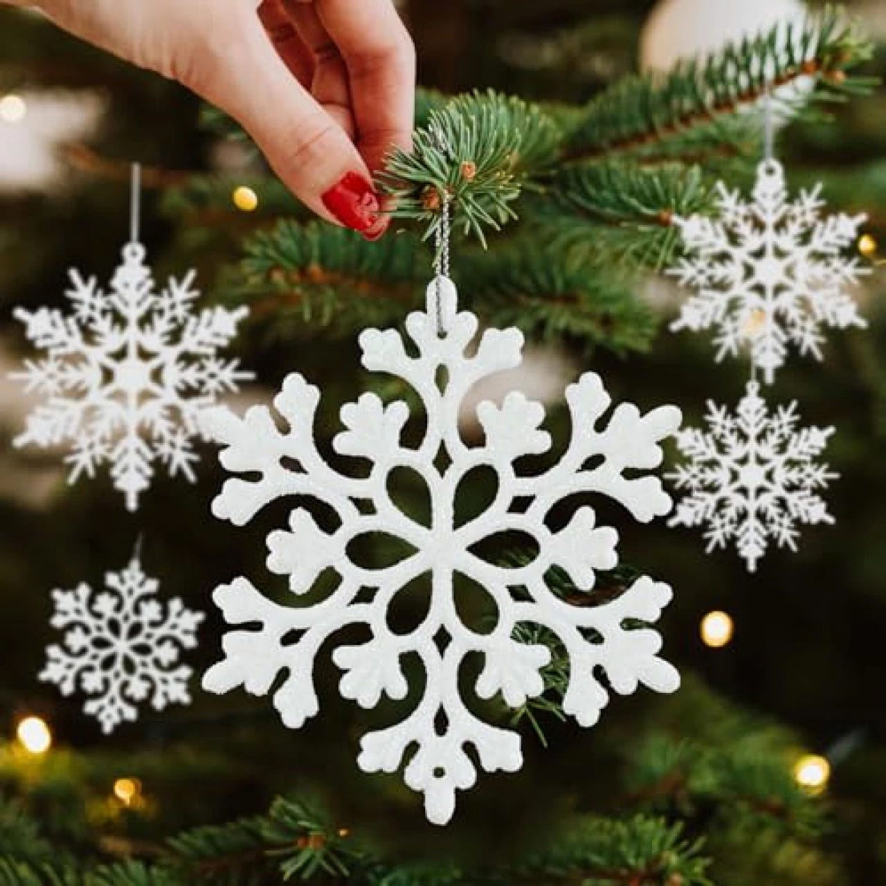 36pcs Christmas White Snowflake Ornaments Plastic Glitter Snow Flakes  Ornaments for Winter Christmas Tree Decorations Size Varies Craft  Snowflakes