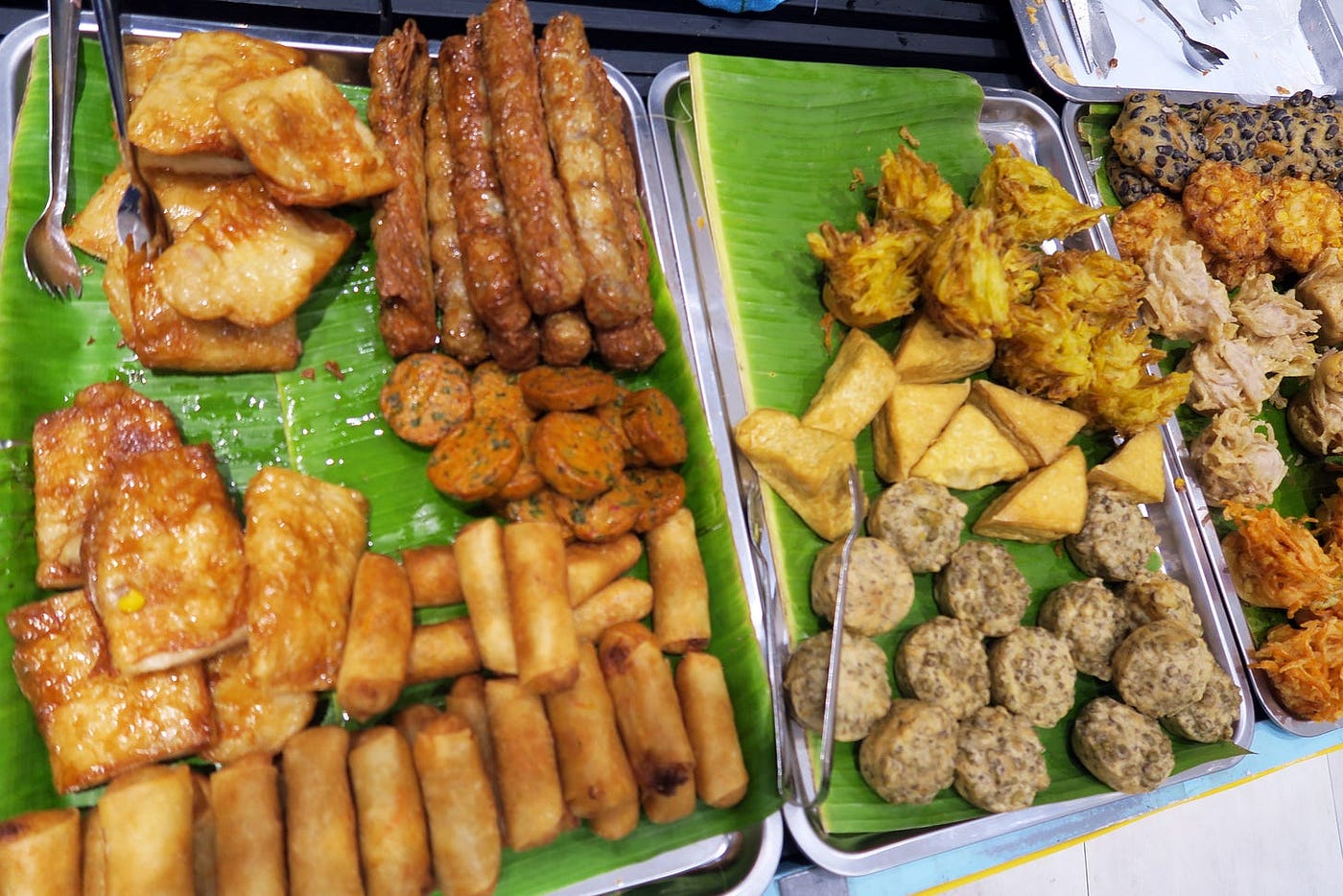 Typical je fest food. You’re supposed to dip the fried food in sweet and spicy chili sauce. It’s so good!