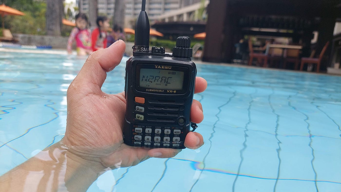 Yaesu VX-6R Review. A sturdy and reliable subcompact analog