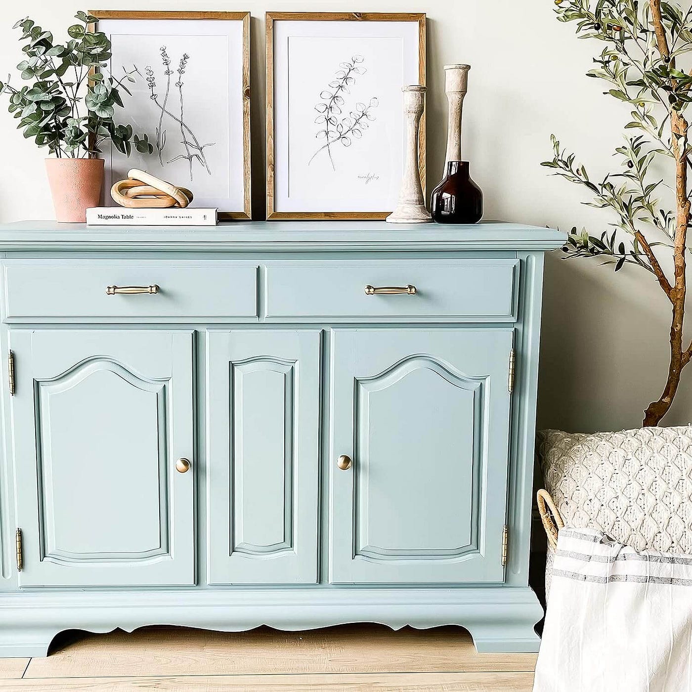 The Ultimate Guide to Using Deco Paint on Furniture: Transform Your Pieces  with Style | by Sharika_Sevenedges | Medium