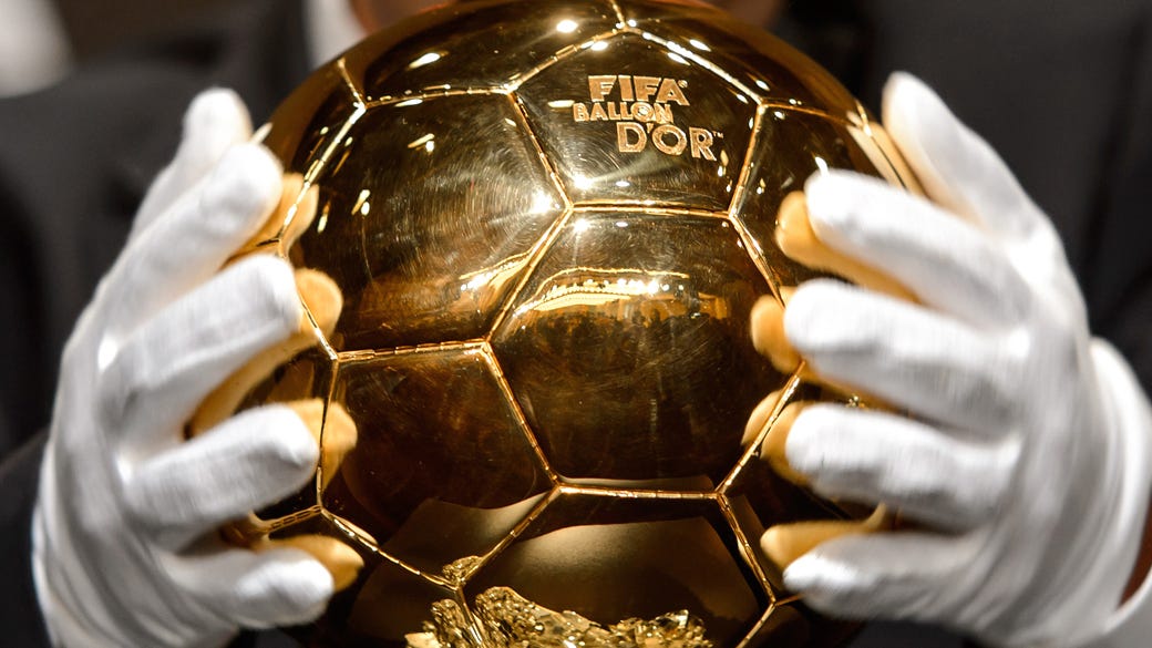 Troféu Melhor Jogador Futebol Prêmio Ballon Bola De Ouro