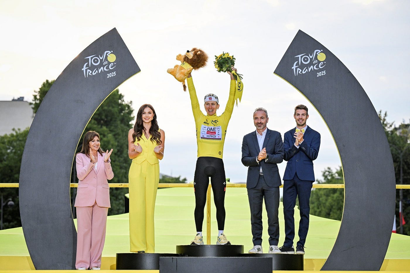 Pogacar ha vinto il Tour de France 2025: è il suo quarto trionfo. Ultima tappa a Van Aert
