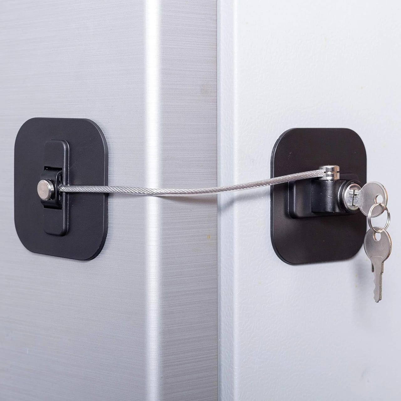 How to Install a Fridge Lock in Childproofing - 2008-07-12 