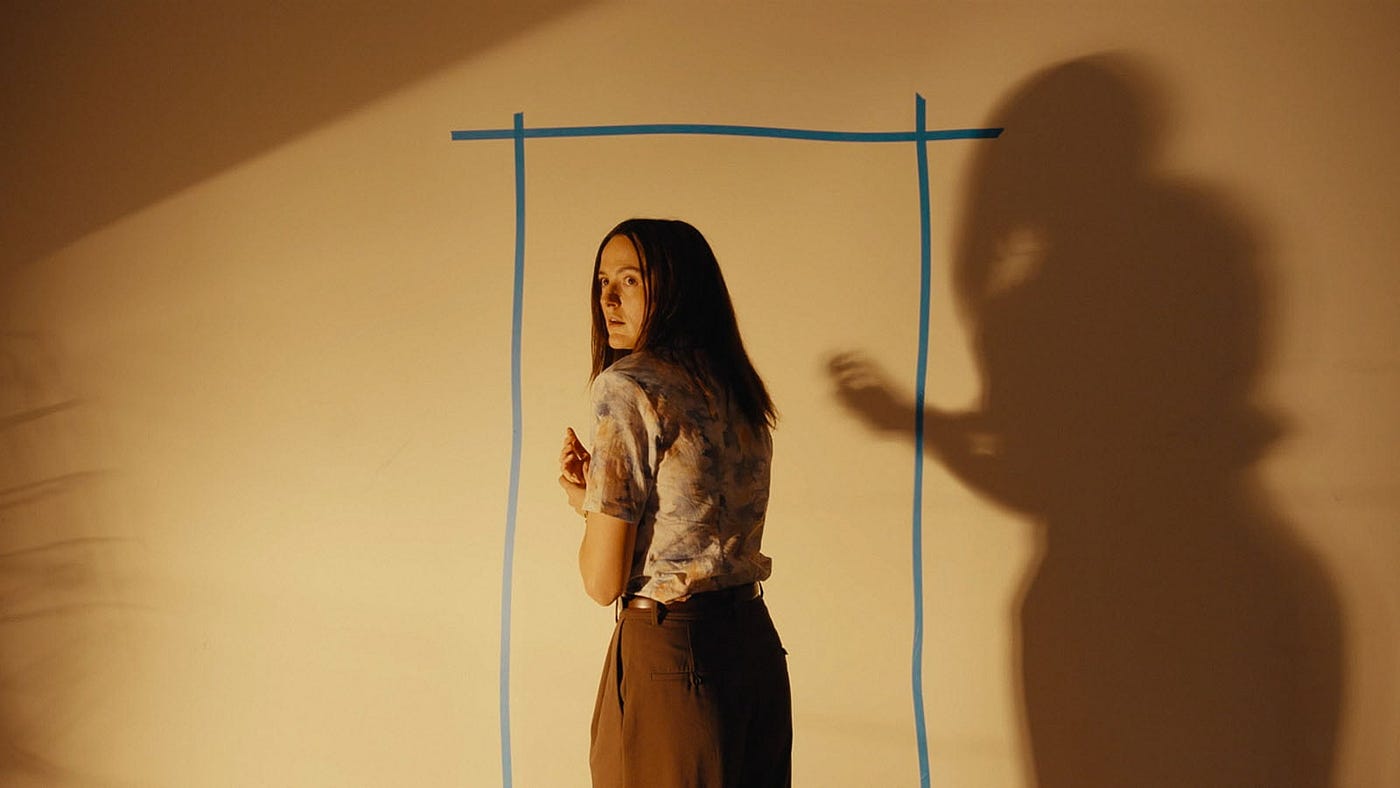 Review | Backrooms: El laberinto de la ansiedad moderna