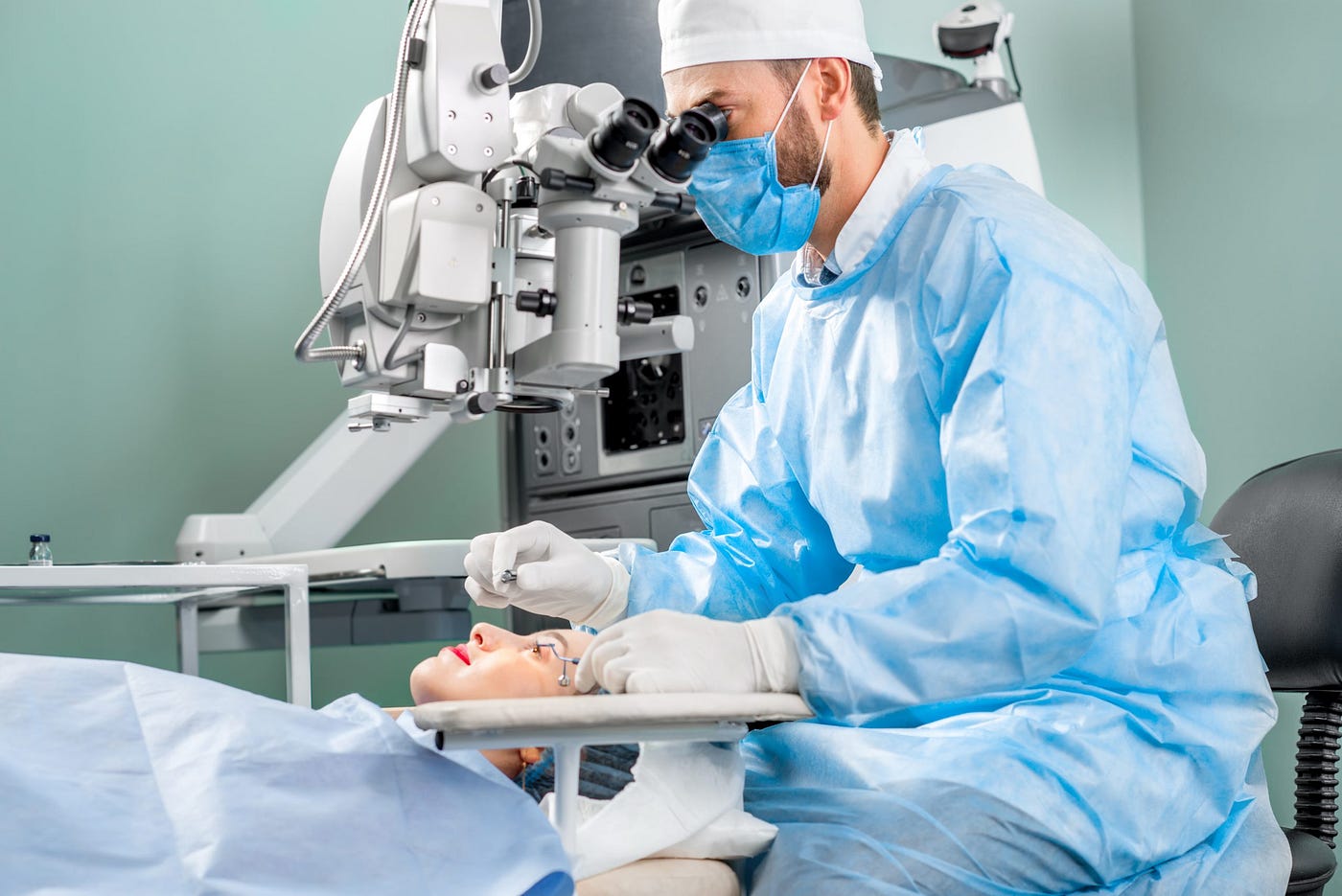 Cât durează operația de cataractă? — Dr. Holhoș