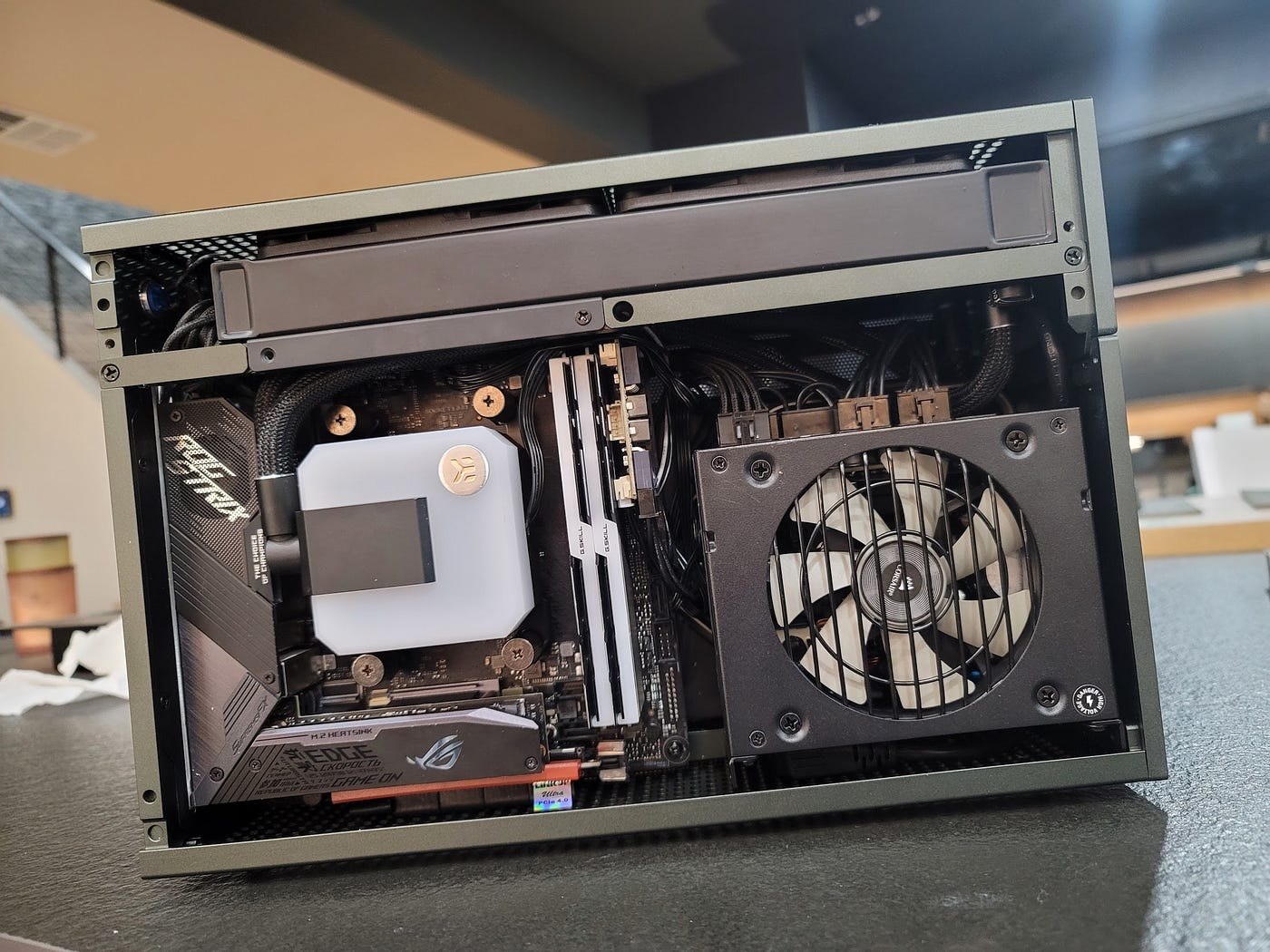 正規品販売! 説明必読 formd T1 メルカリ v1.1 white t1の人気アイテム