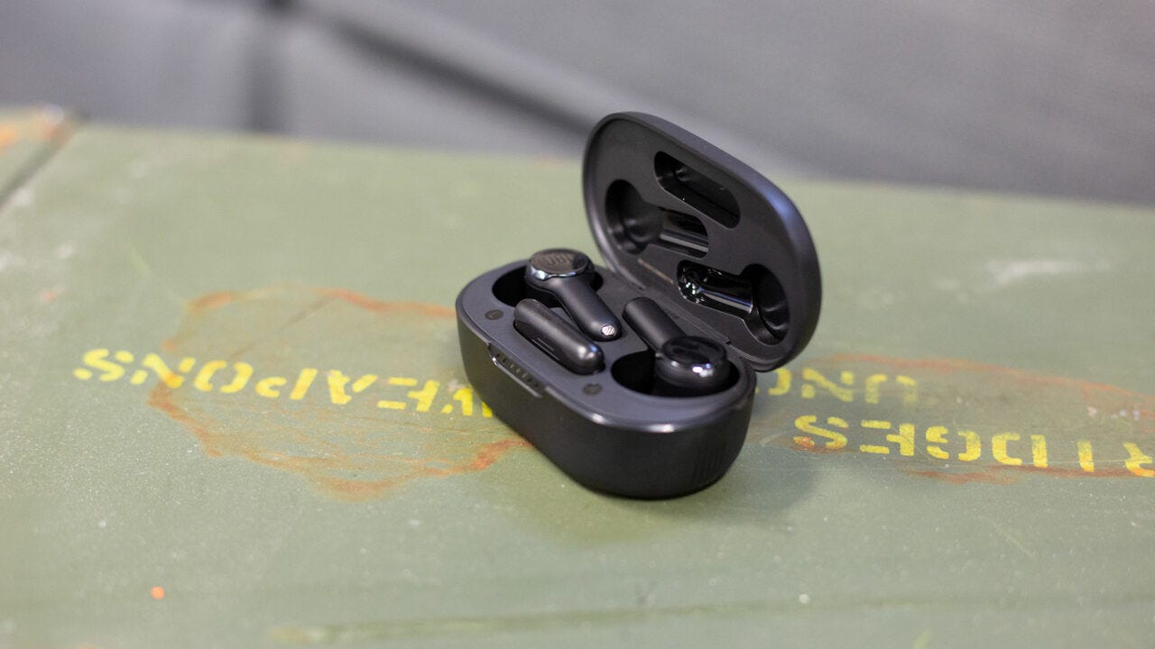 | Medium Frye JBL Quantum Review Earbuds | by | CGMagazine TWS Brendan