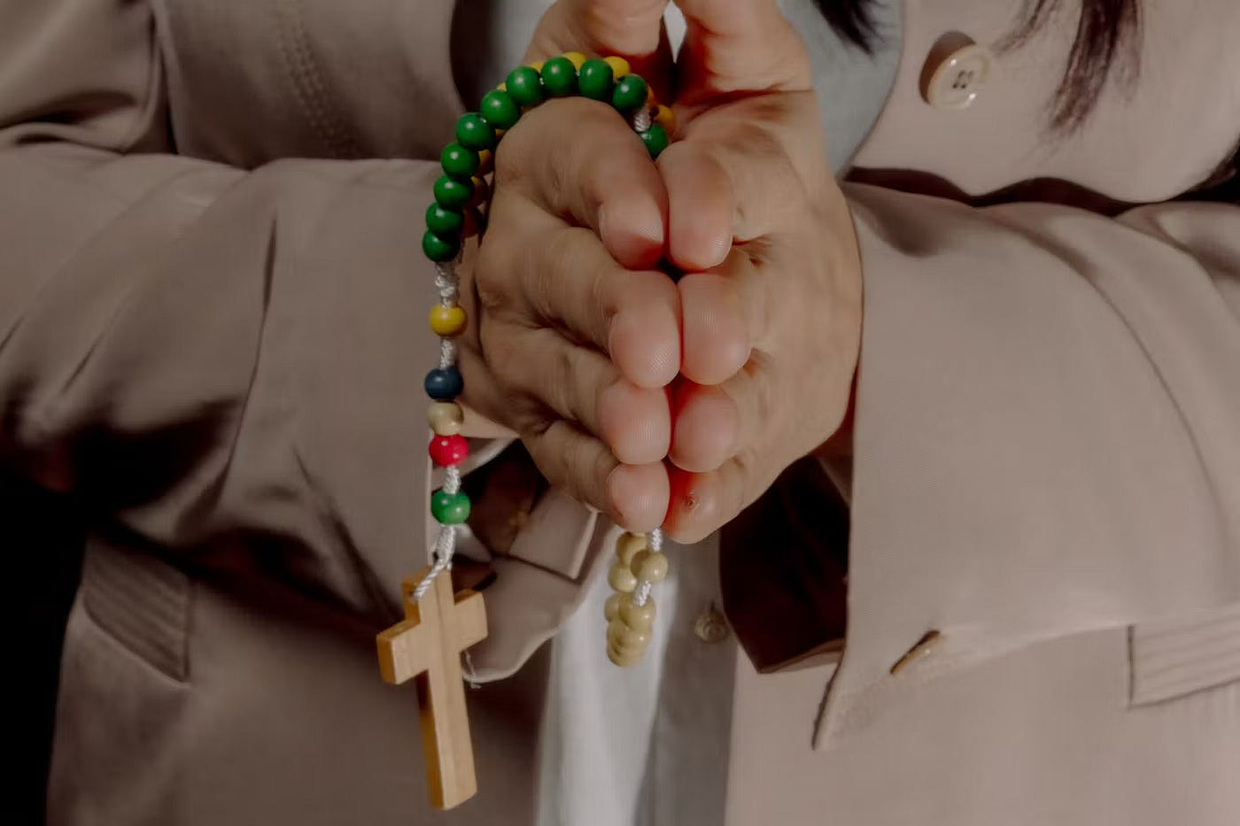 Hadis, ingénieure convertie au catholicisme, partage son parcours spirituel en France