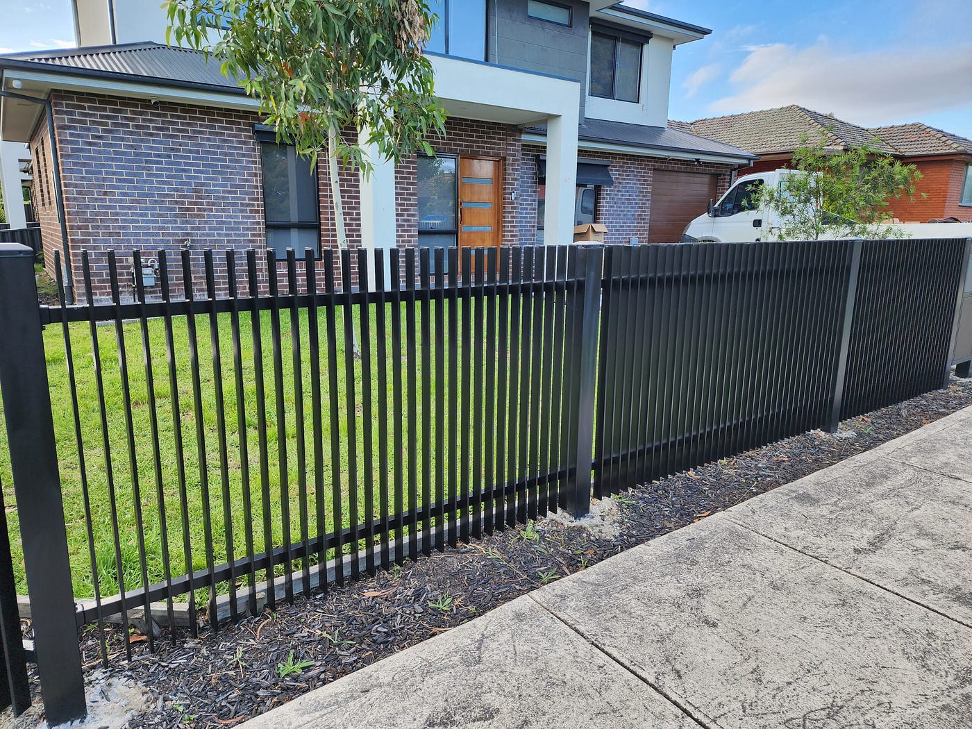 Automatic Gates in Melbourne: Quality Craftsmanship by AM Metal Fabrication