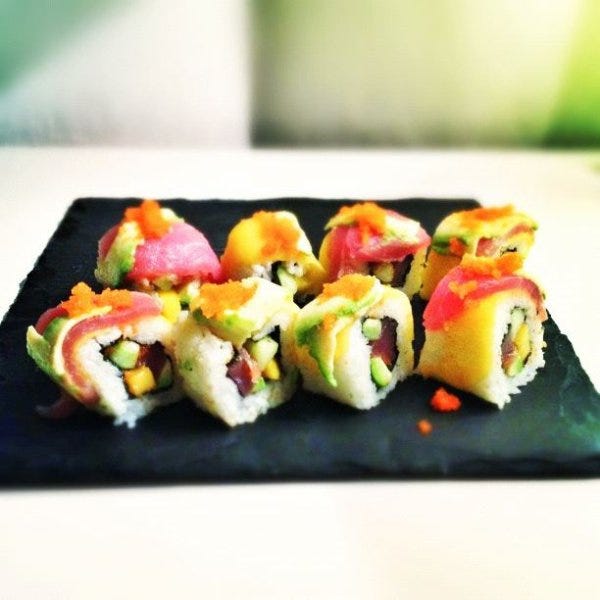 Sushi recept: Rainbow roll met tonijn