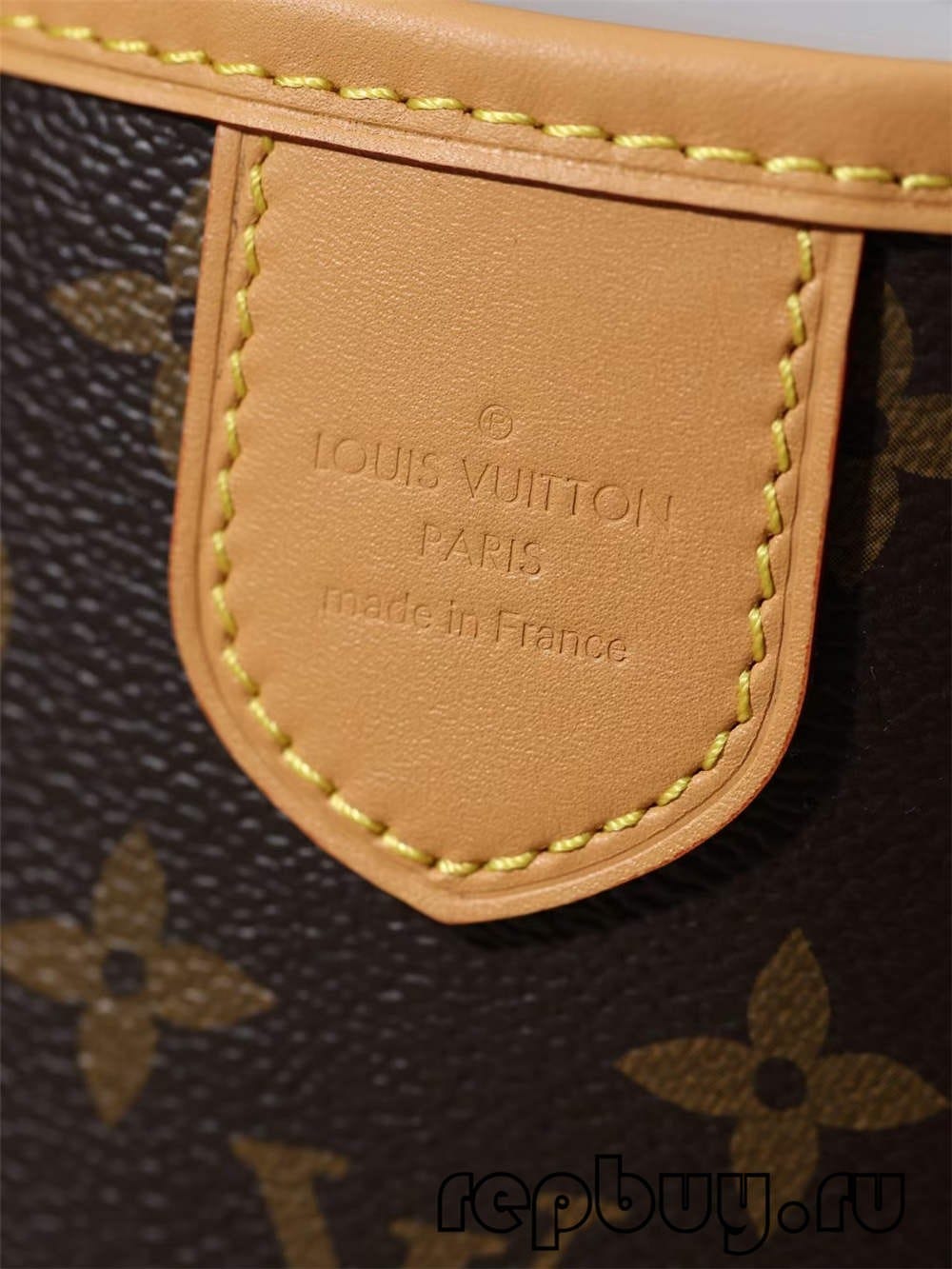 M80582 Louis Vuitton Monogram Embossed Taurillon Leather S Lock A4