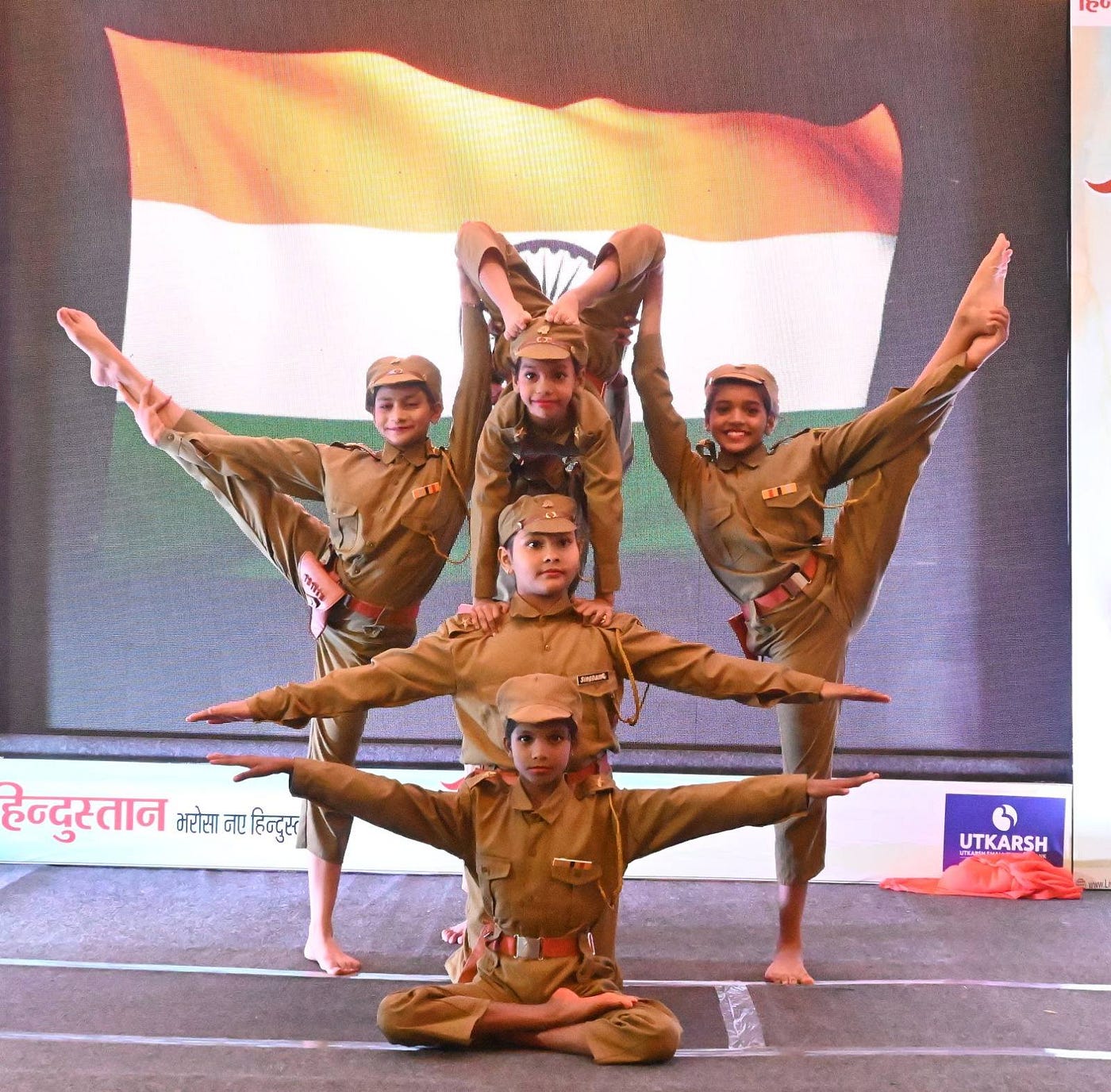 At the Hindustan Shaurya Samman 2025, the graceful performance of a Kathak dancer and the inspiring patriotic presentation by children paid heartfelt tribute to the courageous personnel of the Police, CRPF, Army, Railway Police, Traffic Police, and NDRF — agencies upholding the rule of law with dedication and sacrifice.