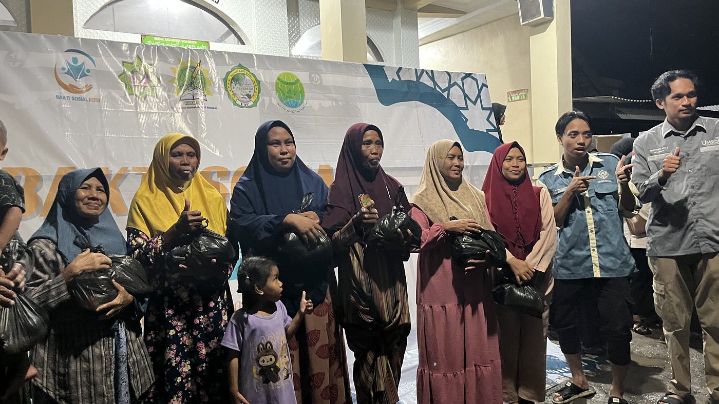 Bakti Sosial Ramadan: HIMA PBA Umsida, UAC, & UINSA Wujudkan Kepedulian di Ujung Desa Sidoarjo