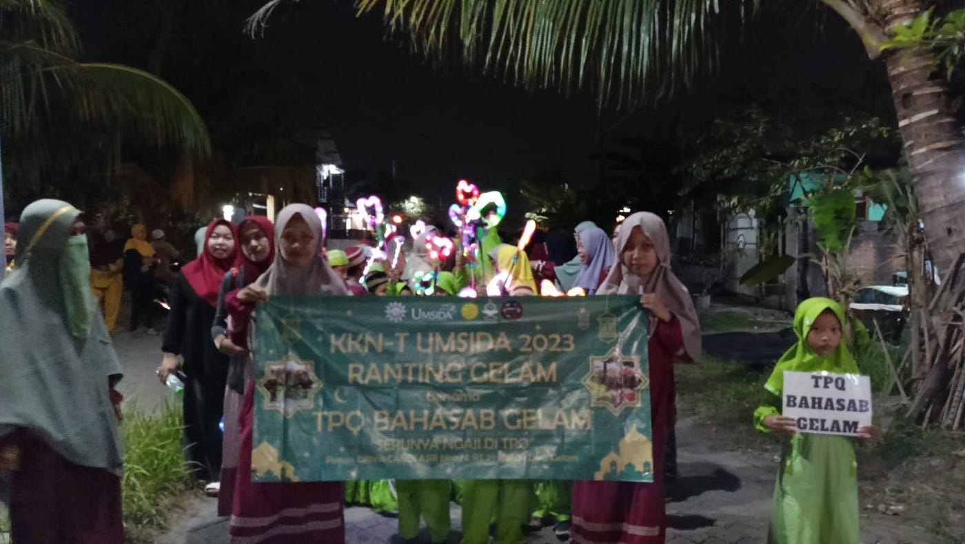 Dalam Rangka Menyambut Idul Adha KKN-T UMSIDA 2023 ikut Meriahkan Gemah Takbir Keliling bersama TPQ…