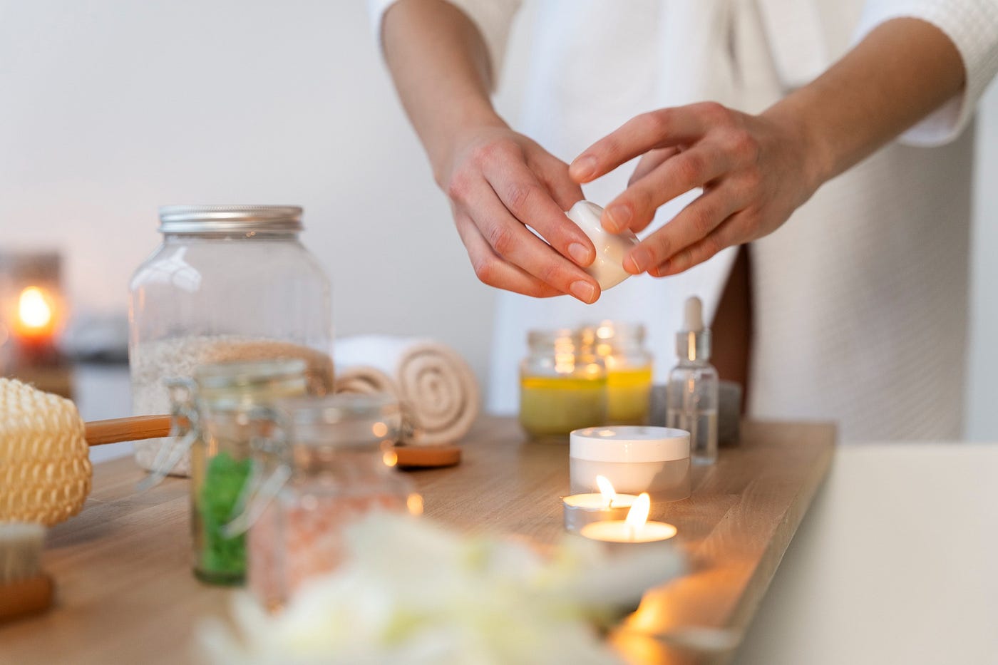 The Art of Scent: Mastering Fragrance Performance in Candle Making