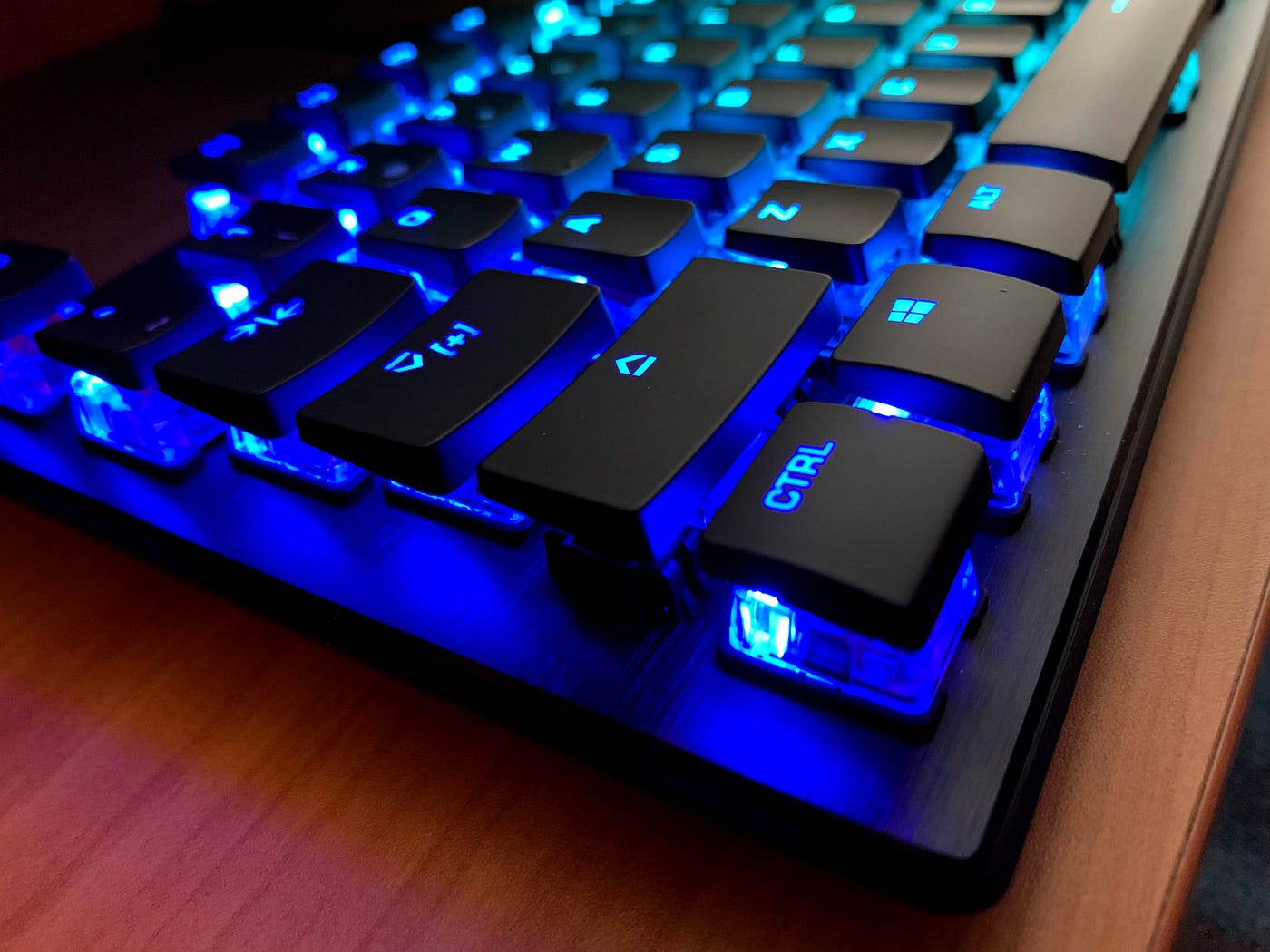 Roccat Vulcan Pro gaming keyboard uses optical switch that's 40x faster  than mechanical switches - CNET