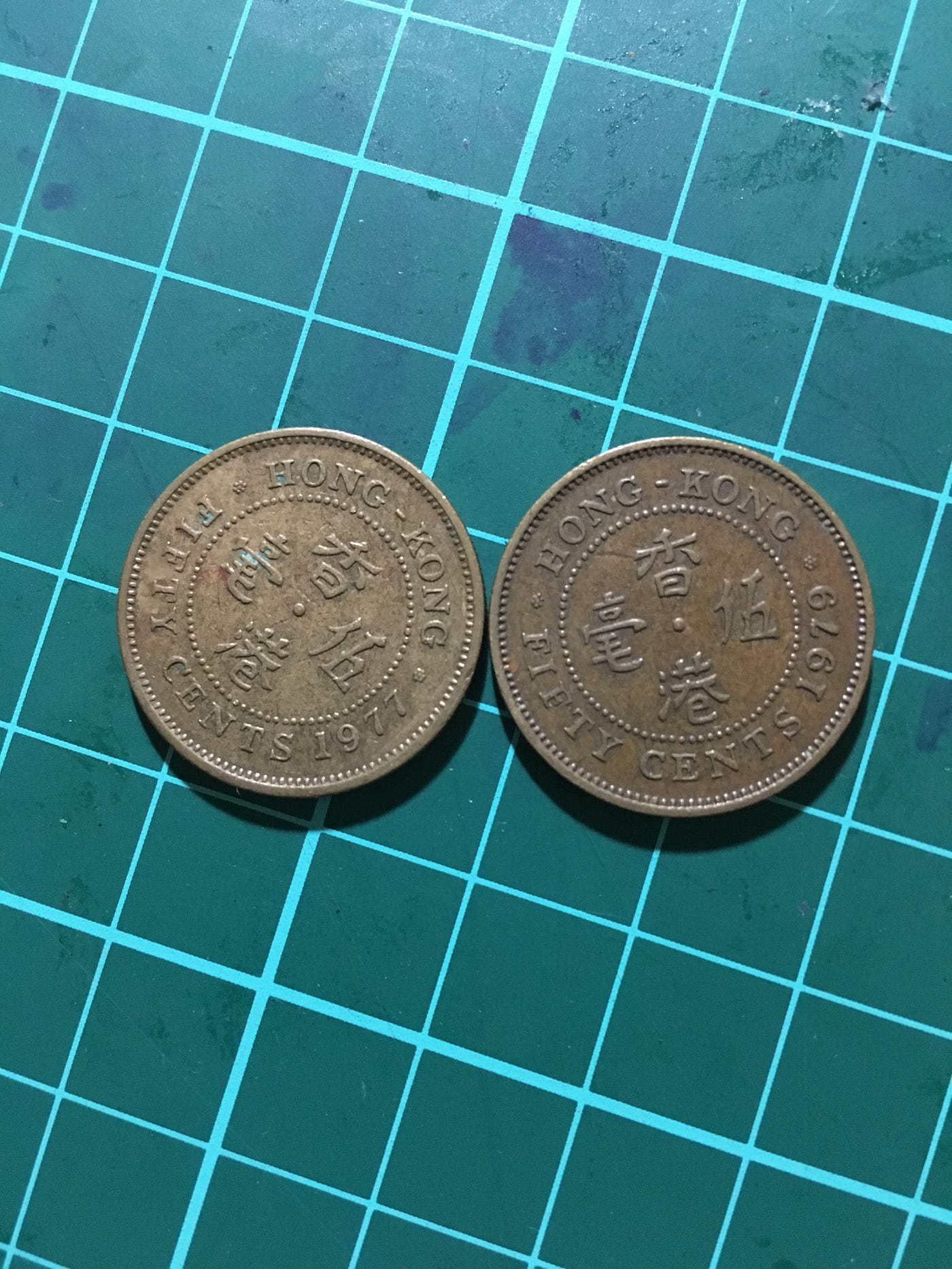 見微知史（一）香港硬幣，早在1997前便回歸了。. 現在電子貨幣流行，基本上現金用完了，也不會特地去櫃員機提款。到連鎖商店購物，一「… | by  Fei | Medium