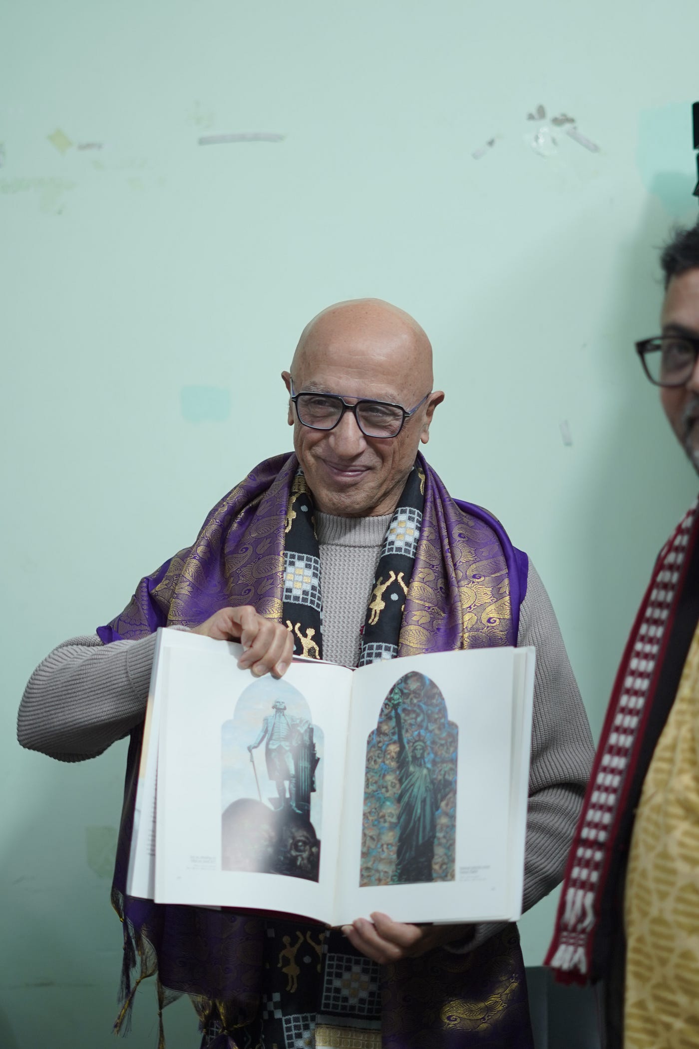 Prof. Chawky Frenn presents and discusses one of the three art books he donated to the Mirza Ghalib Literature & Art Global Club during the Jan Mitra Samman ceremony at PVCHR, Varanasi, symbolising the sharing of knowledge, culture, and global artistic dialogue.