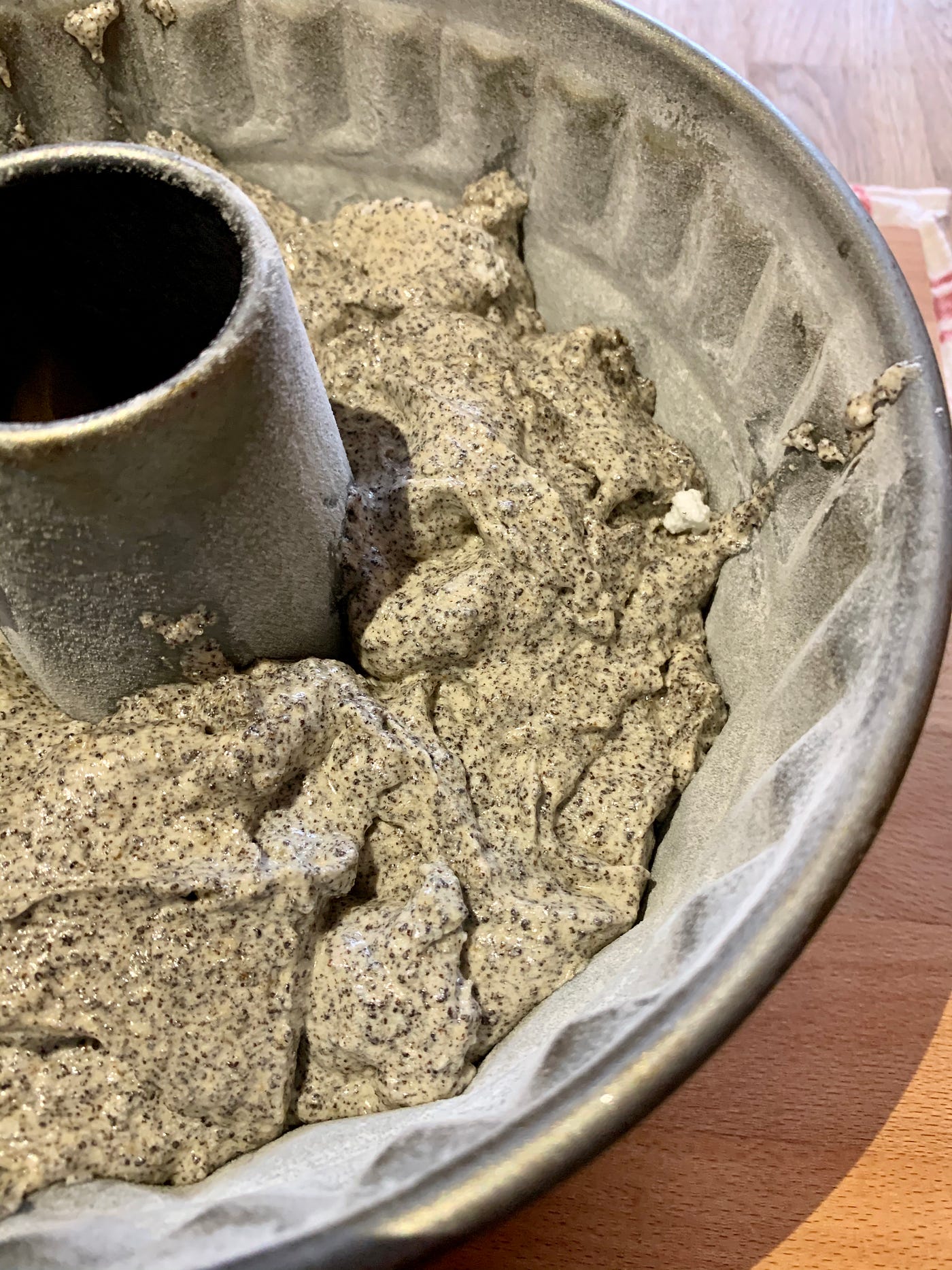 Für mindestens 50 Minuten muss der Gugelhupf ins Backrohr. @mehl_reise