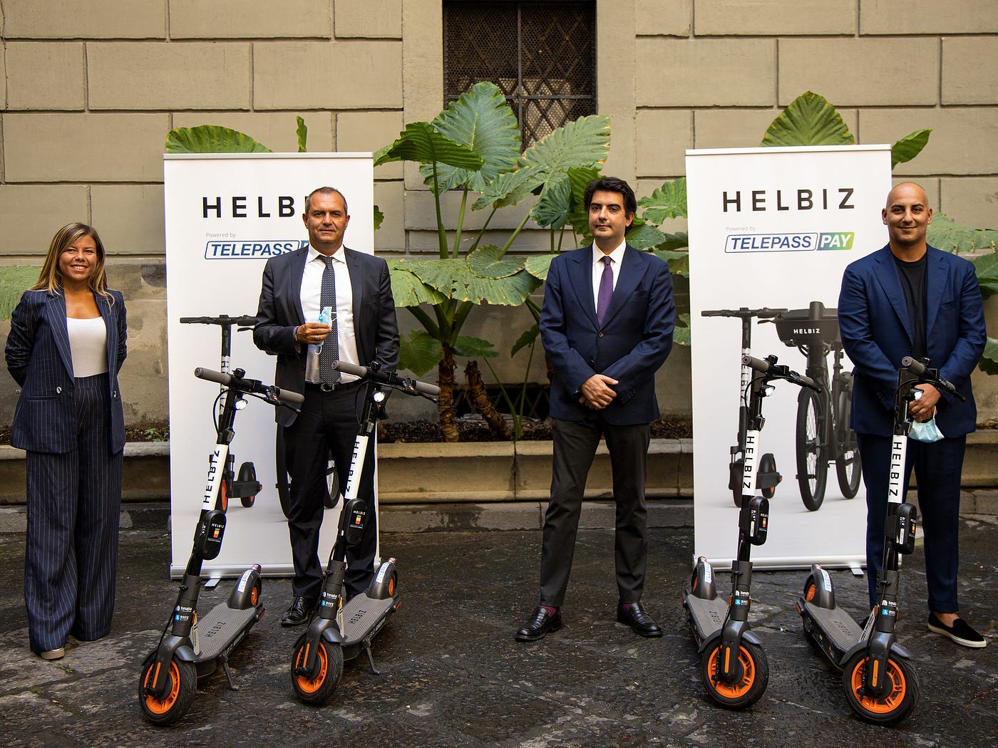 Helbiz ora è anche a Napoli: 900 monopattini elettrici pronti a  rivoluzionare la mobilità cittadina | by Matteo Fioribello | HelbizOfficial  | Medium