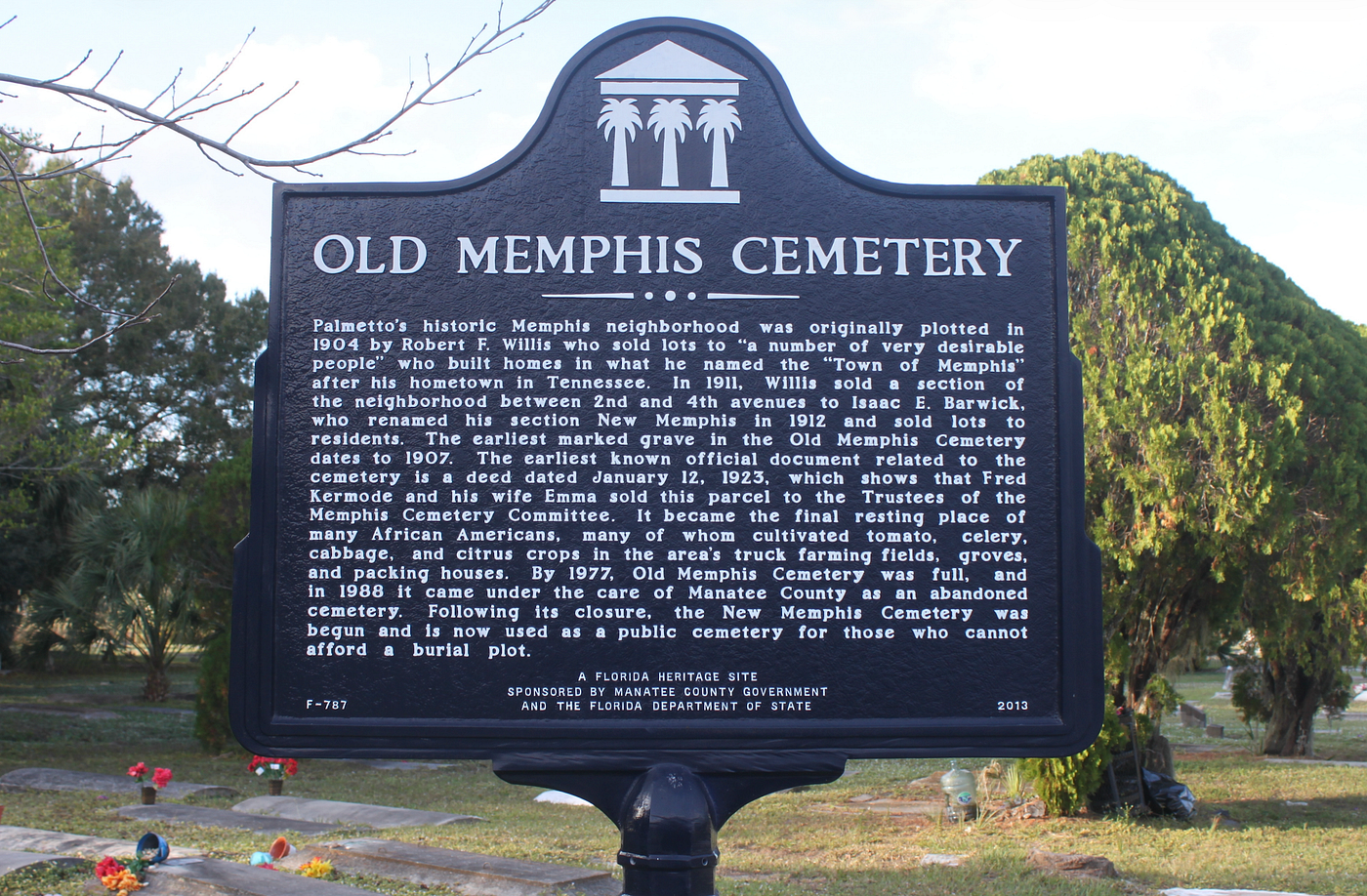 The state historical marker at the at Old Memphis cemetery | Image Source: HMBD (No Known Copyright Restrictions) Courtesy of Tim Fillmon
