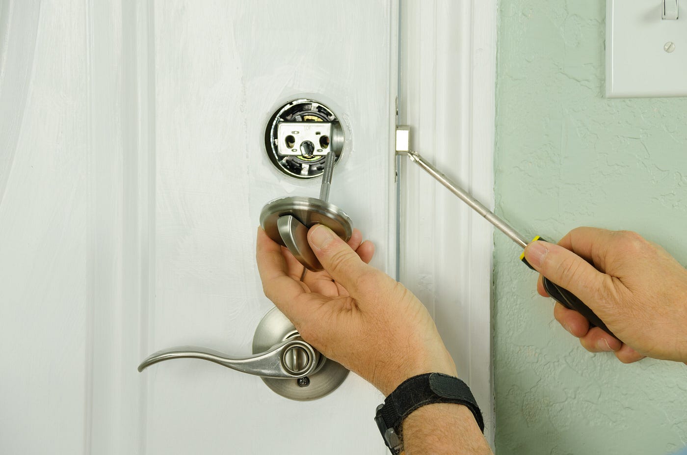 Come Selezionare un Fabbro Competente per Interventi di Emergenza