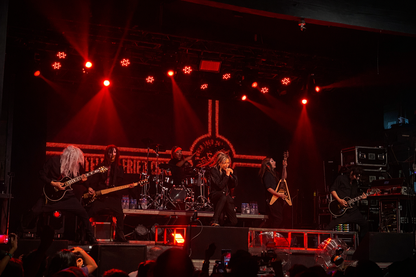 Apesar de setlist contido e ausência de sucessos importantes, Gackt emociona fãs paulistanos com…
