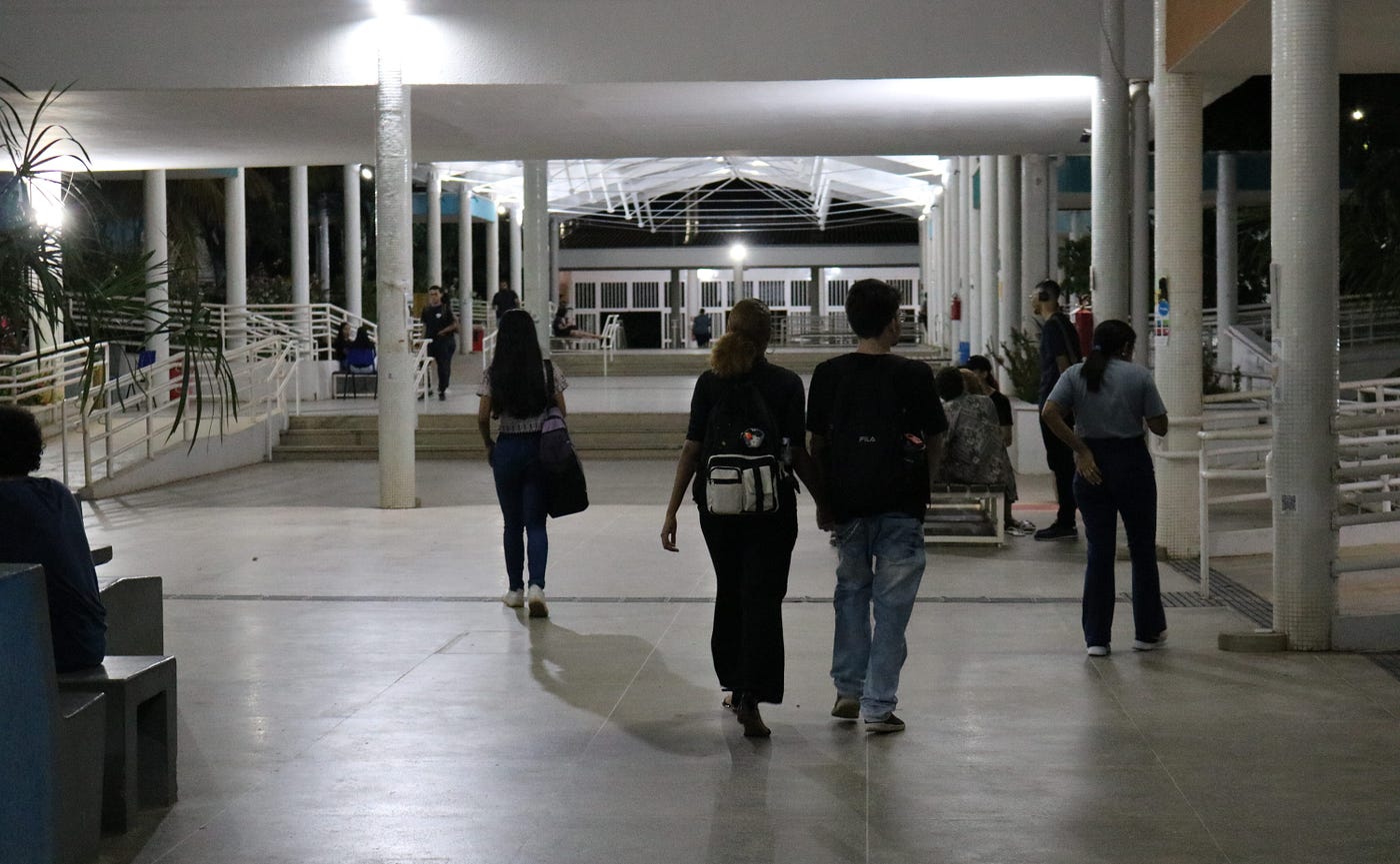 ENTRE MENTES: UM PODCAST SOBRE O PESO INVISÍVEL DA VIDA UNIVERSITÁRIA