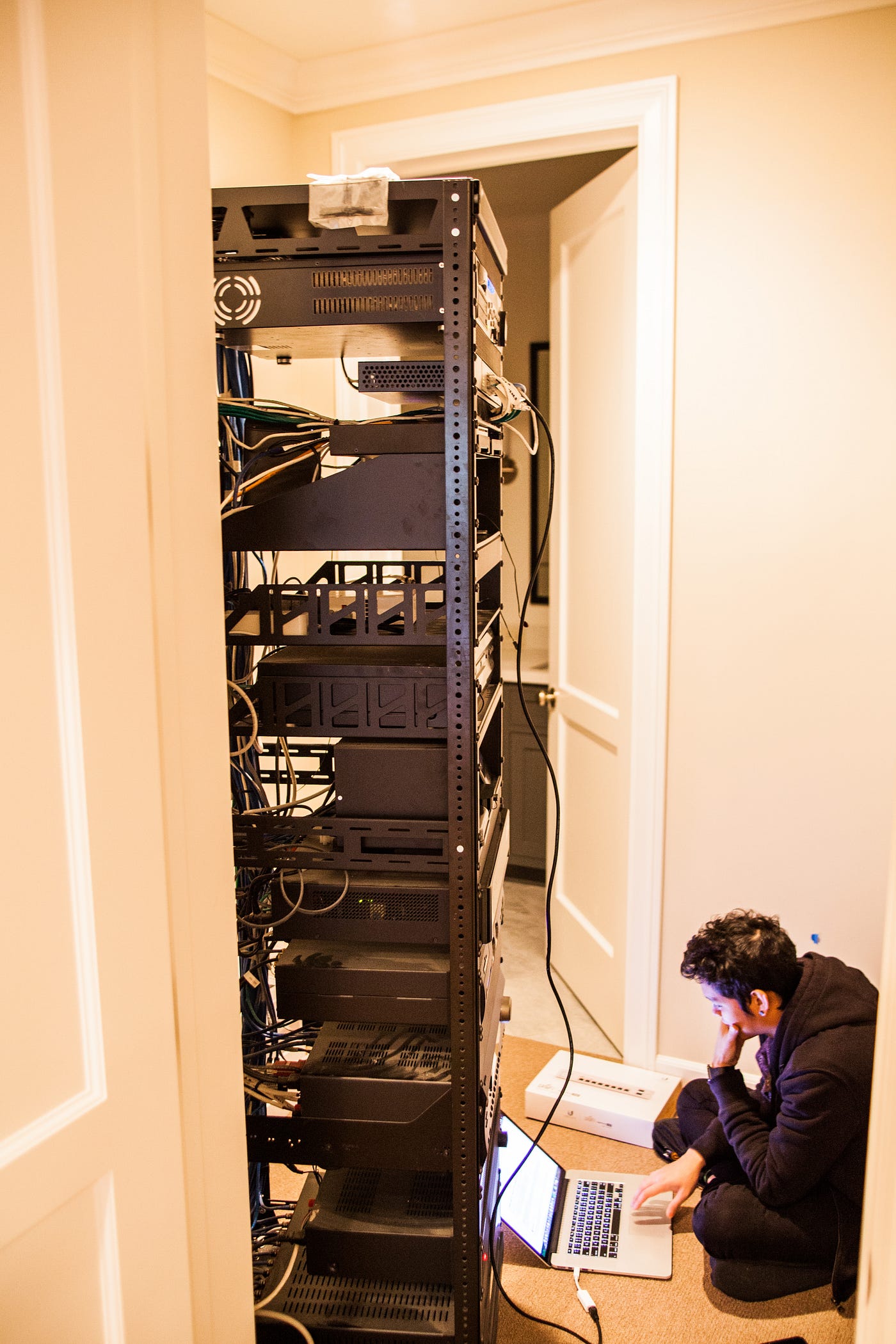 13 DIY Server Rack Plans – How To Build A Server Shelf