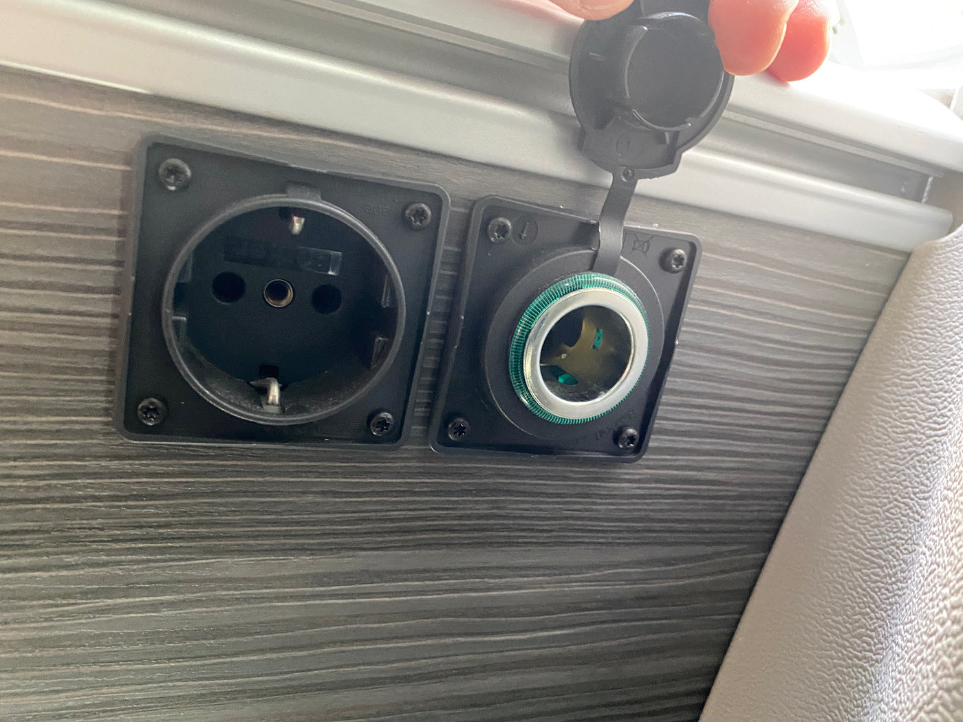 Replace VW California kitchen 12v outlet with USB charger - 2022