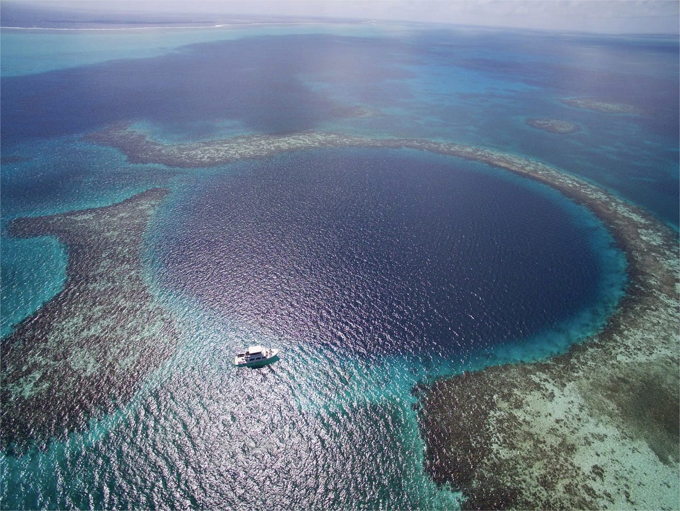 Encuentran cueva submarina tan profunda que no se sabe que profundidad es su fondo