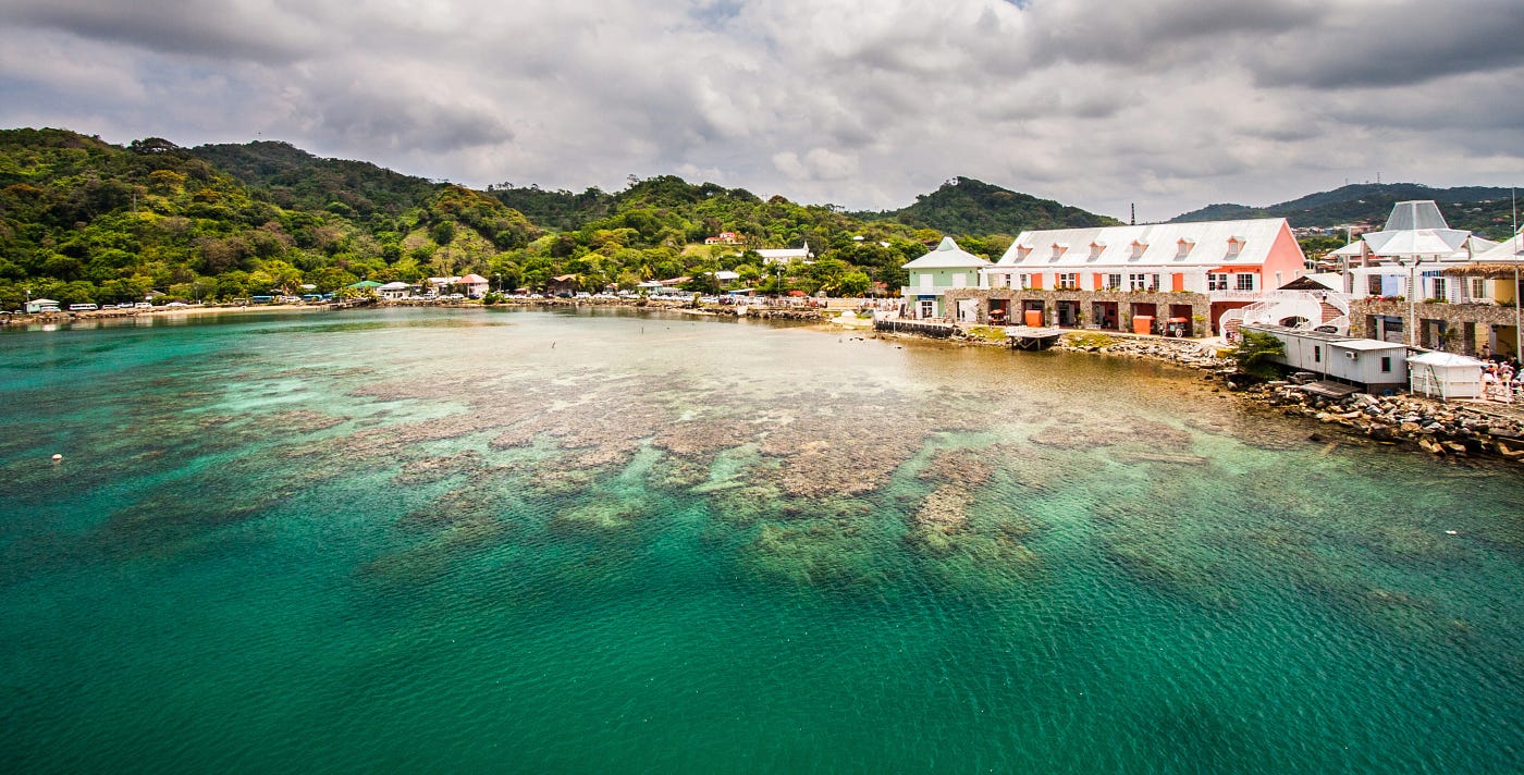 Roatán : Votre guide pour une escale de rêve ☀️